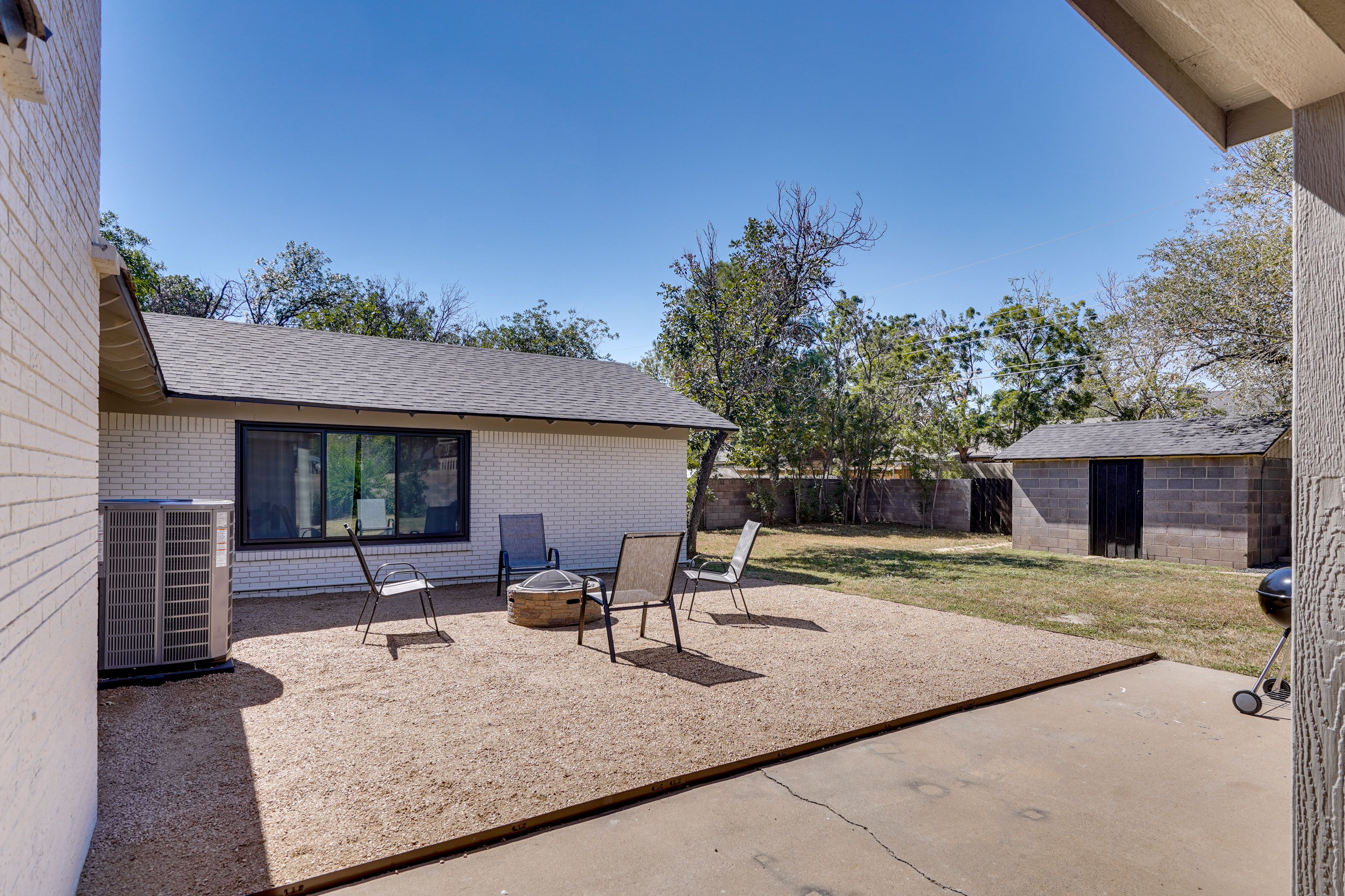 Private Backyard | Wood-Burning Fire Pit