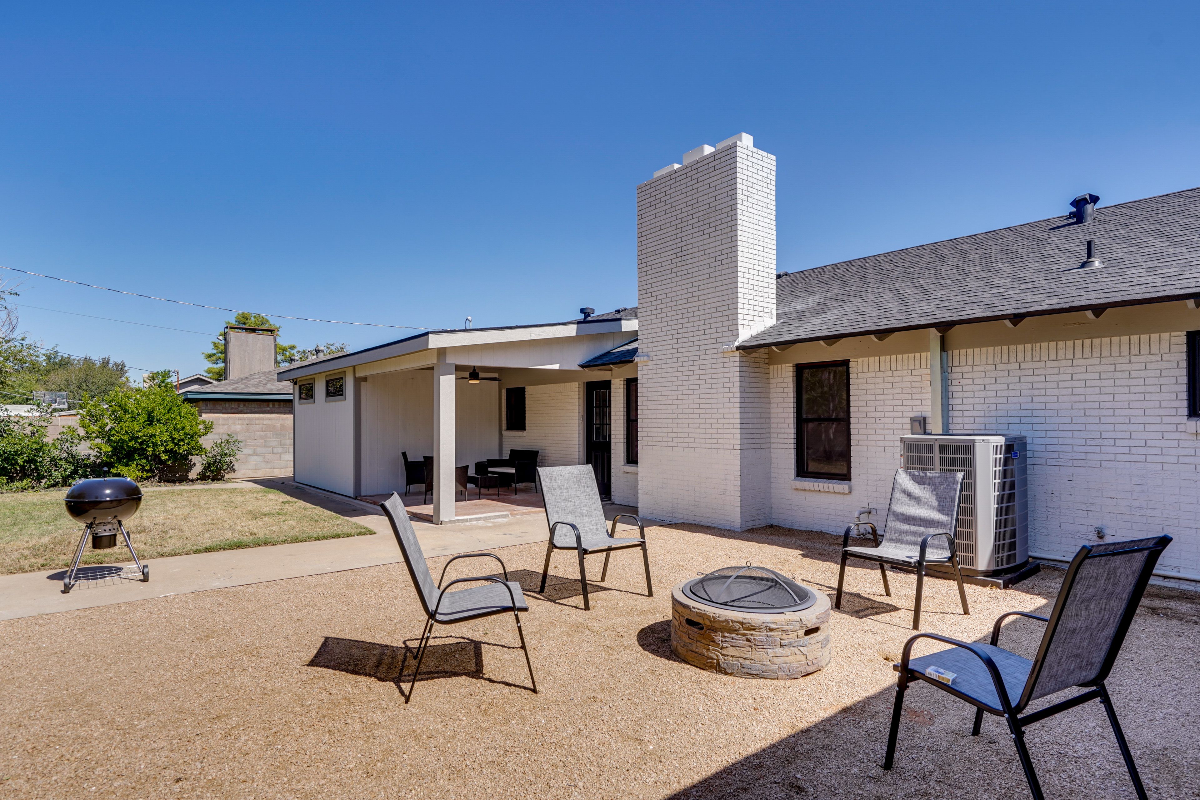 Private Backyard | Charcoal Grill