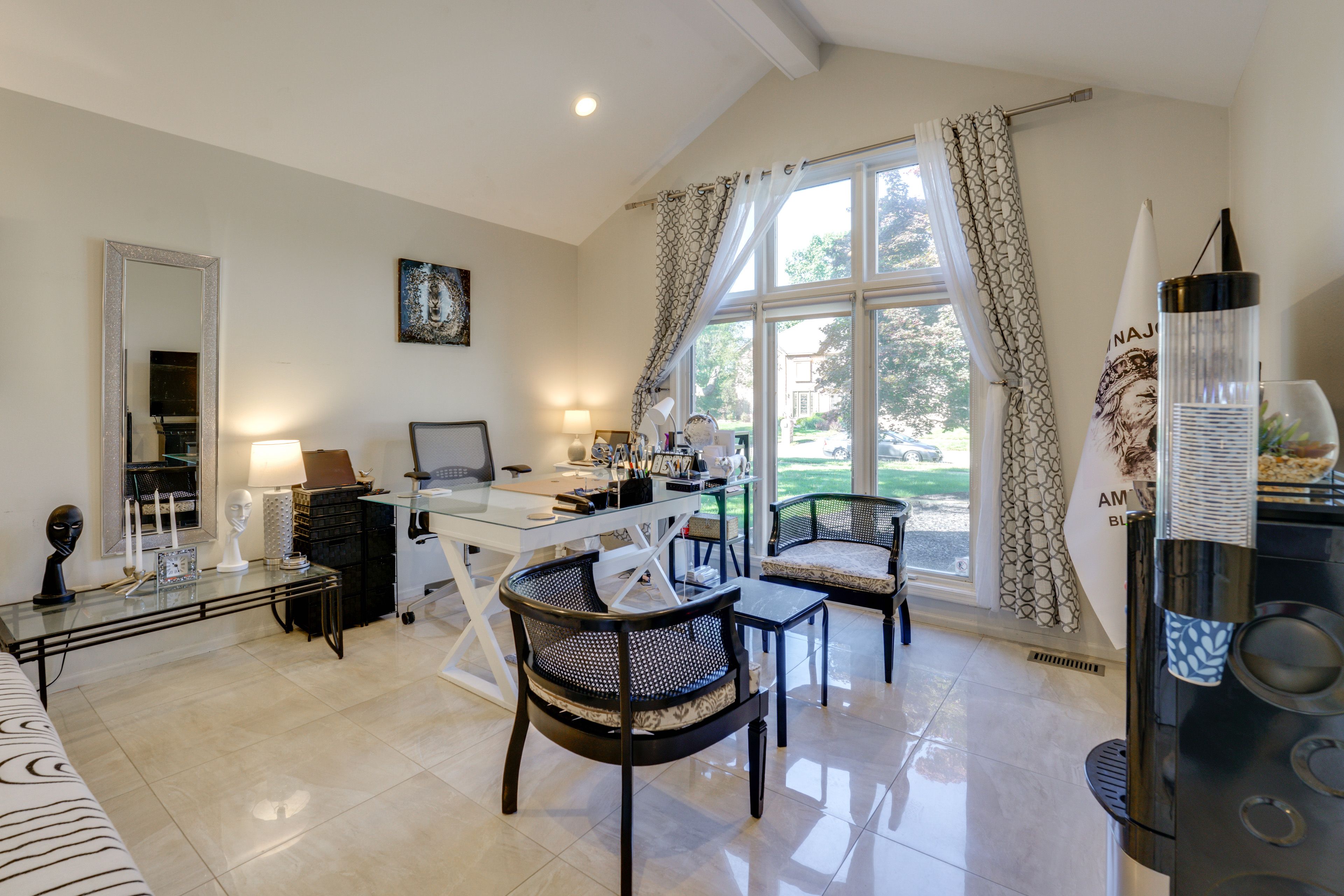 Office | Free WiFi | Queen Futon | Main Level