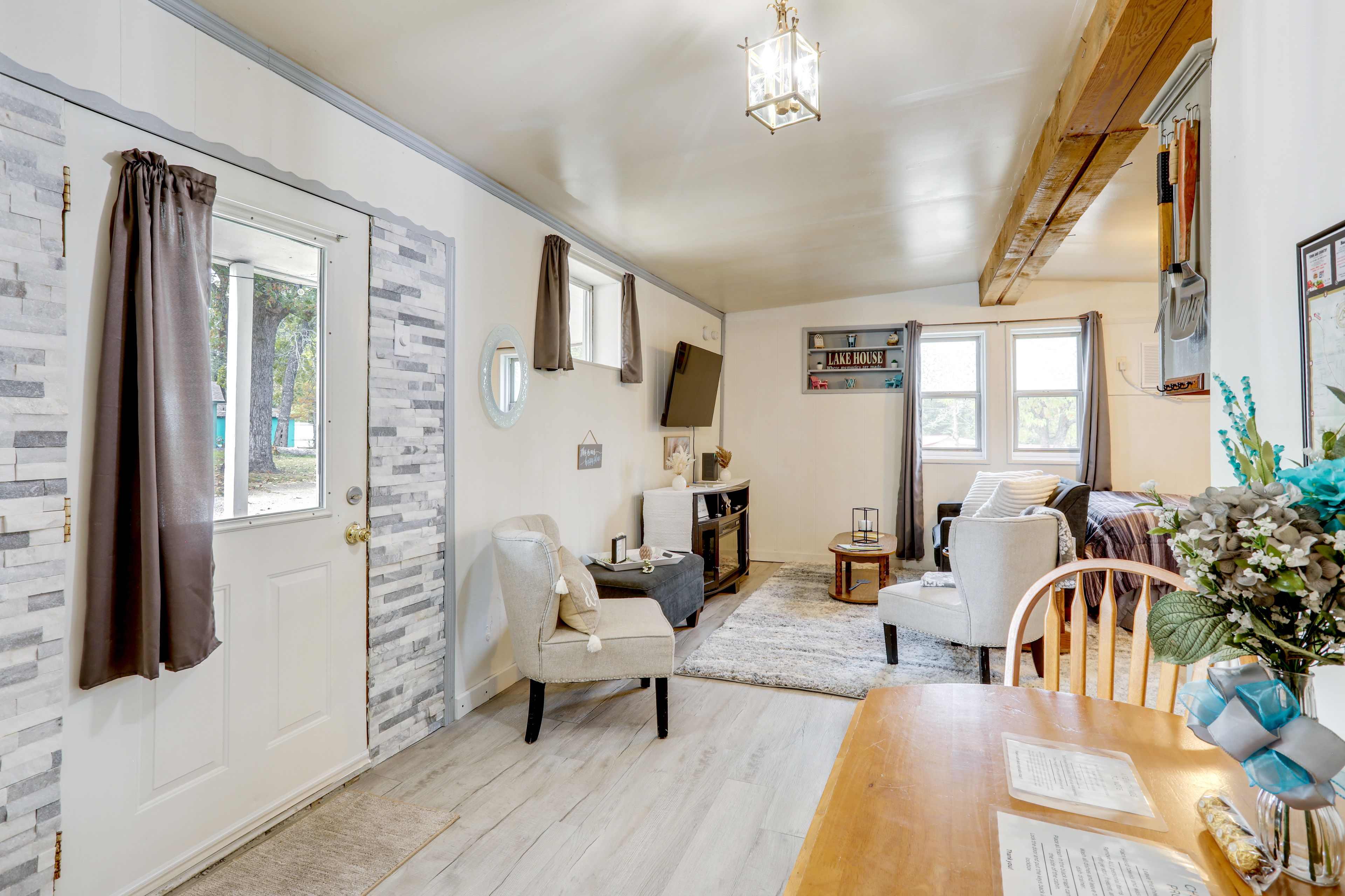 Studio | Free WiFi | Heating & A/C Unit | Smart TV | Single Story