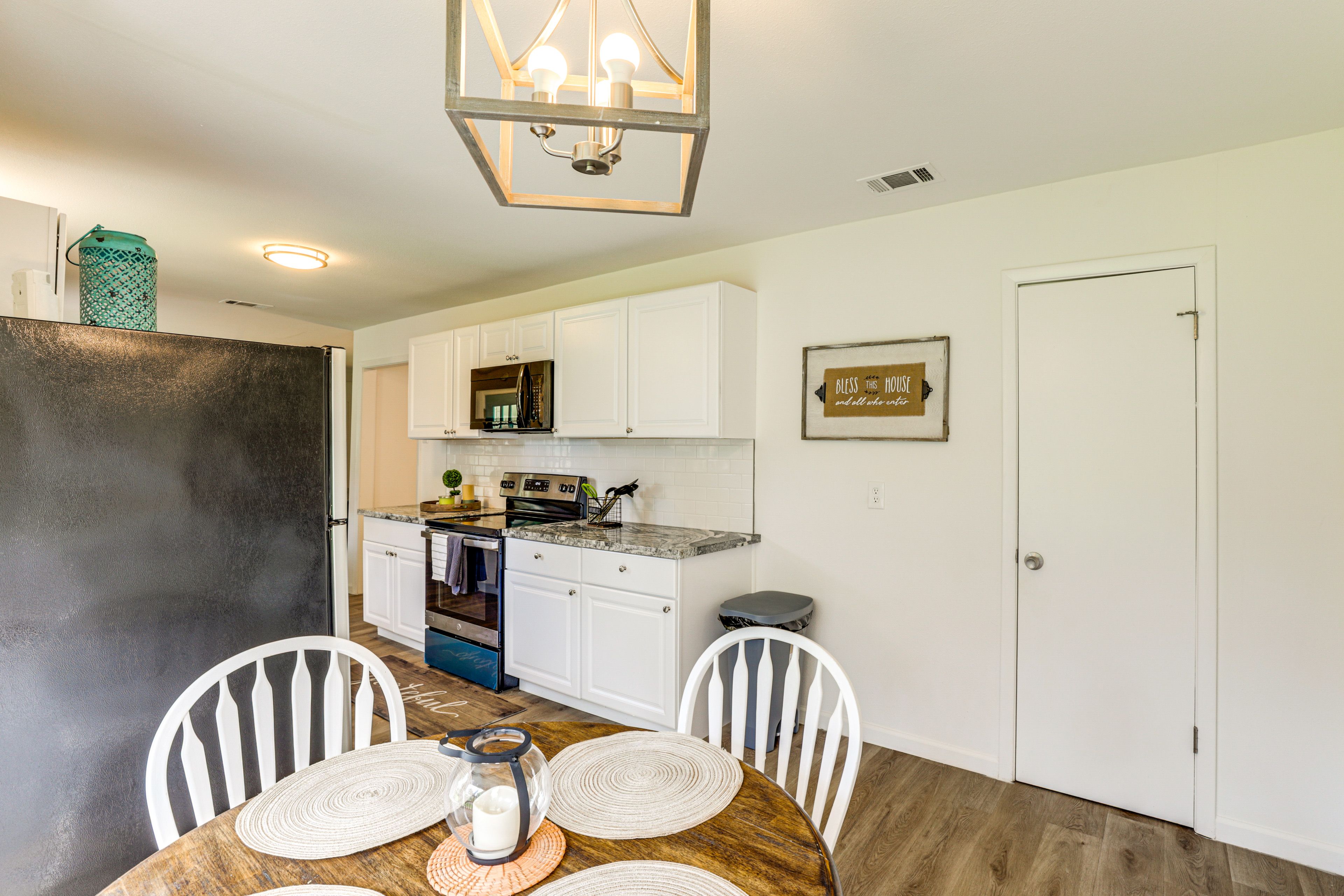 Dining Area | Dishware & Flatware