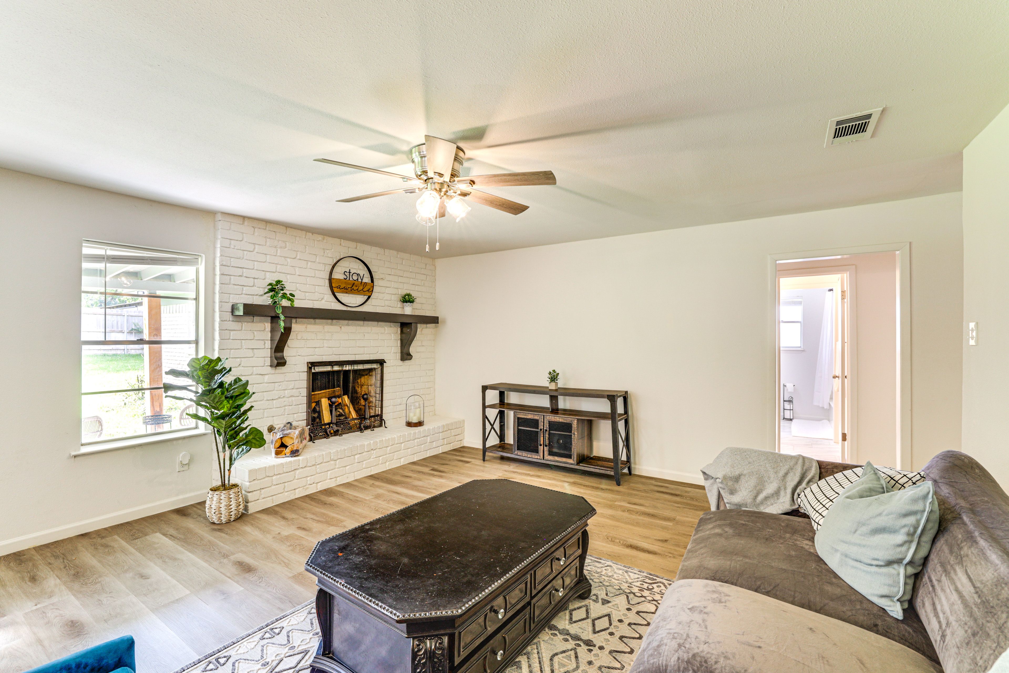 Living Room | Central A/C & Heating