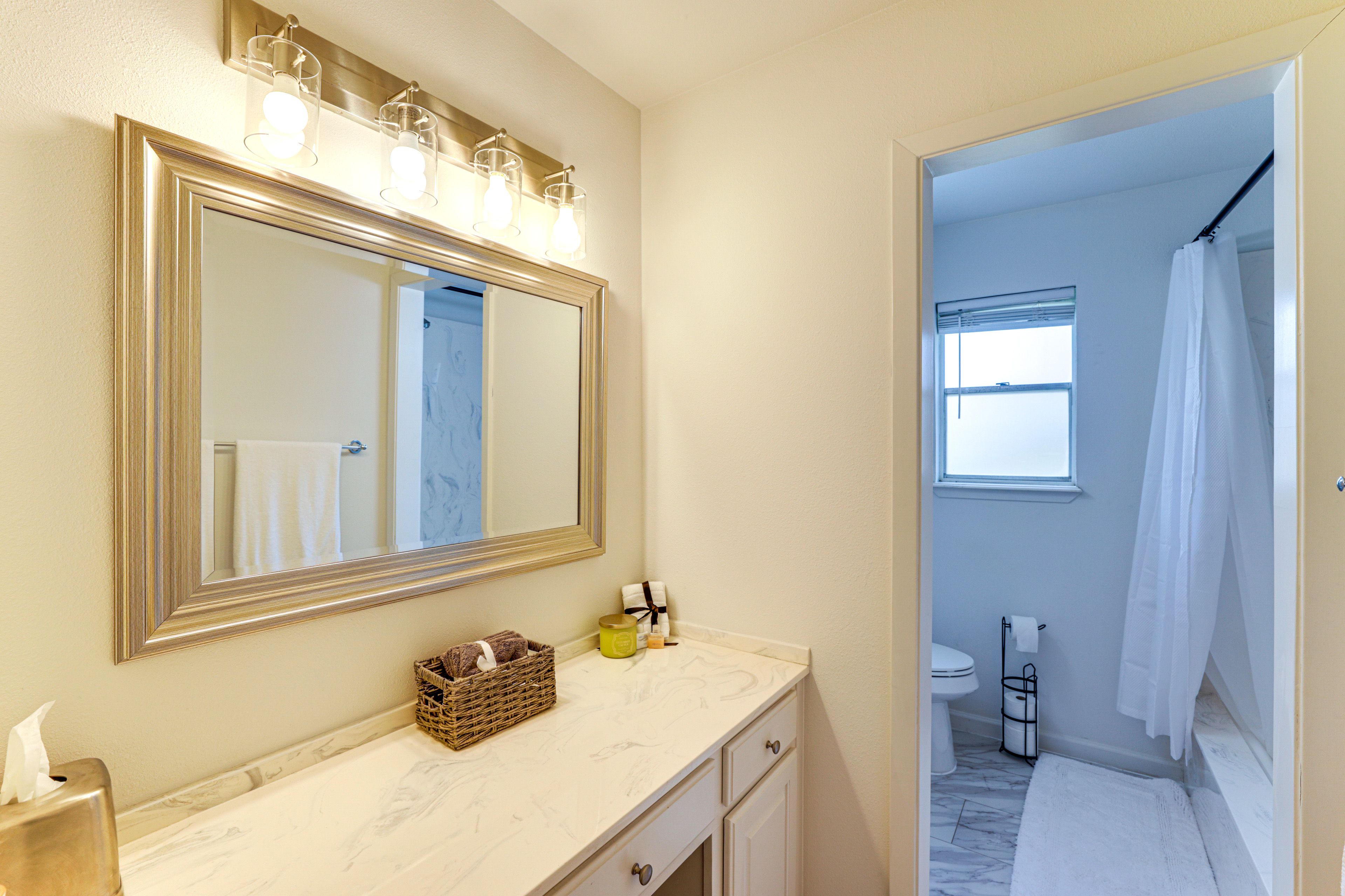 Full Bathroom | Complimentary Toiletries