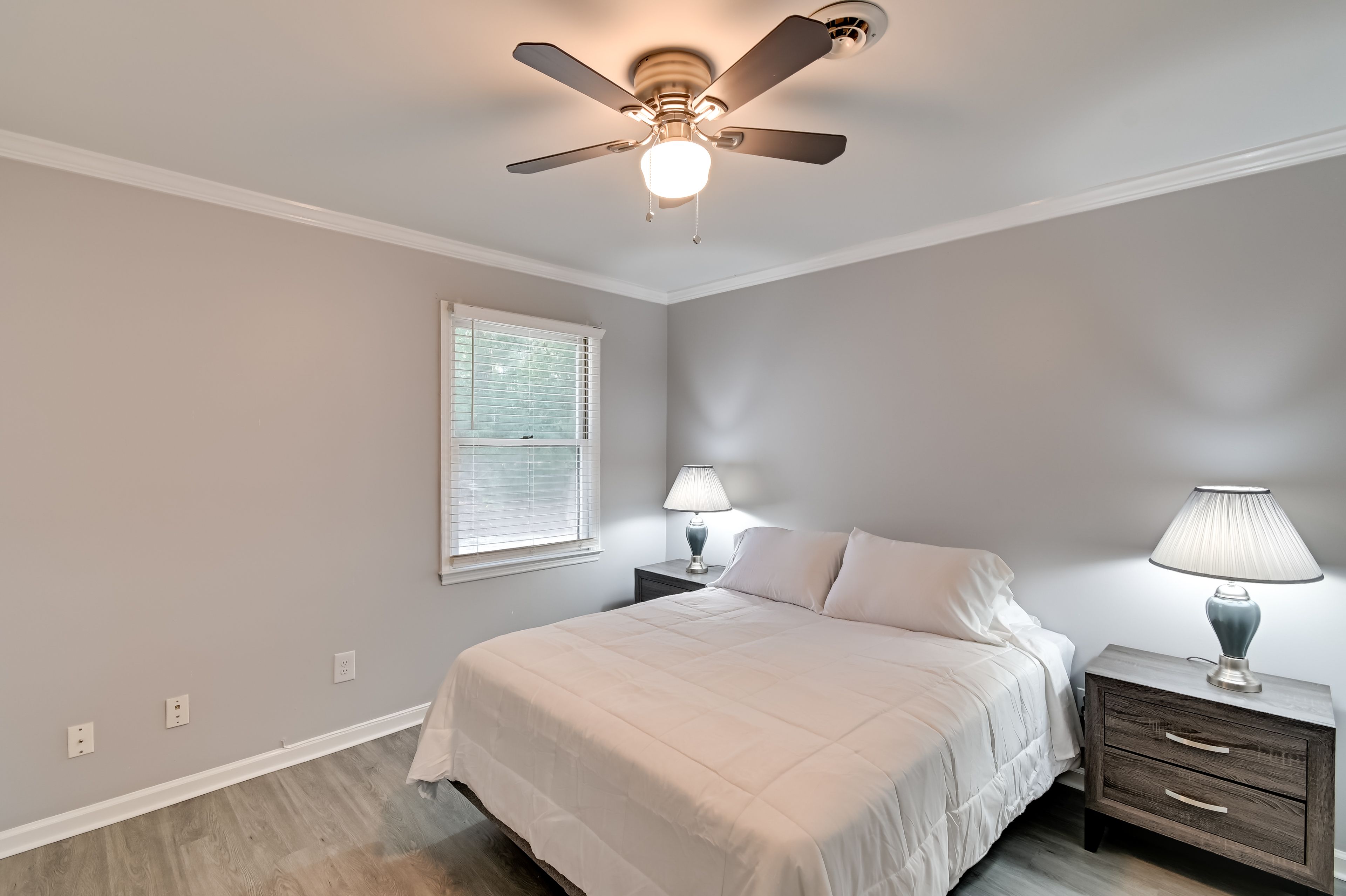 Bedroom 1 | Queen Bed