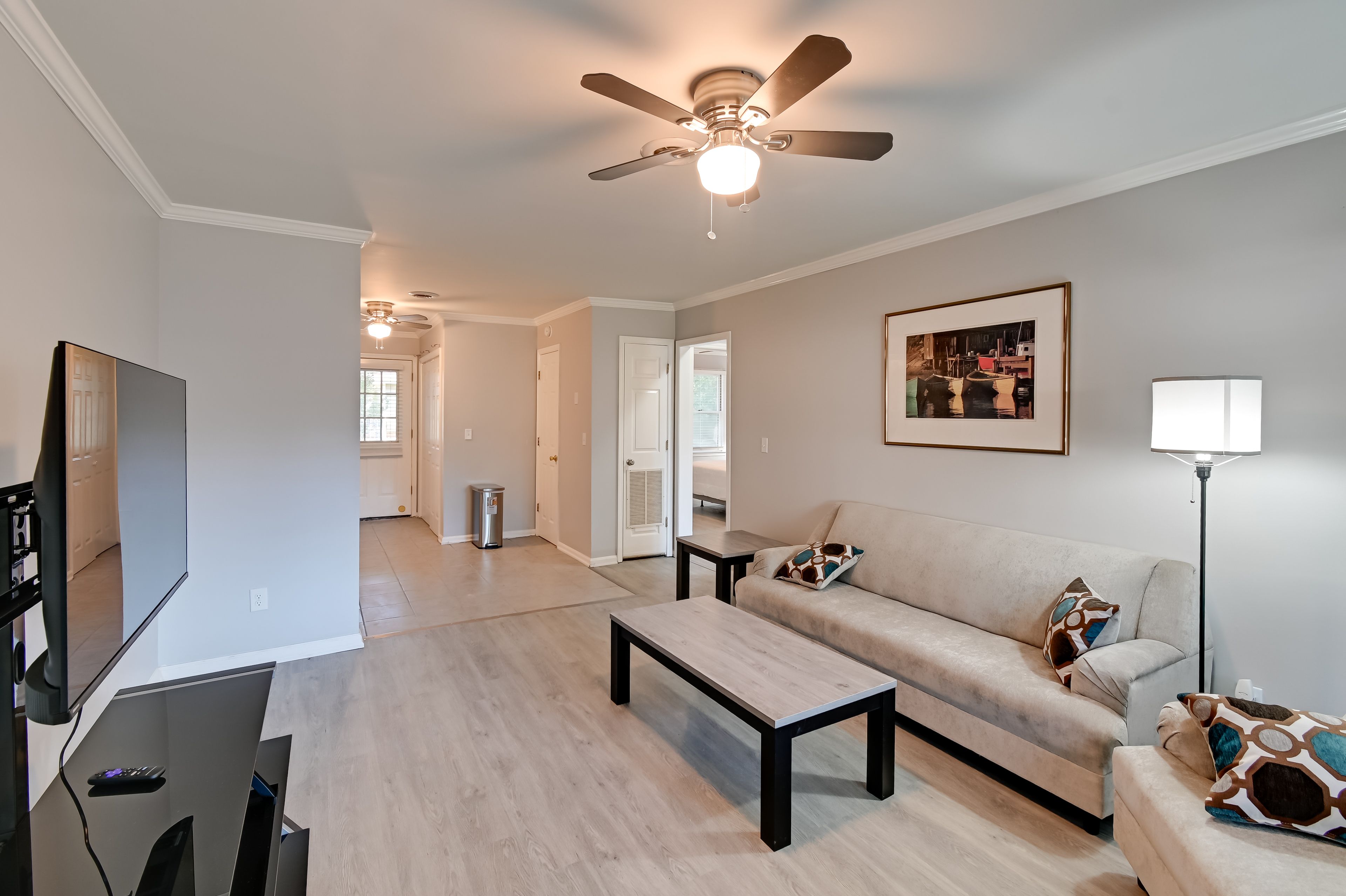 Living Room | Free WiFi | Smart TV | Central A/C