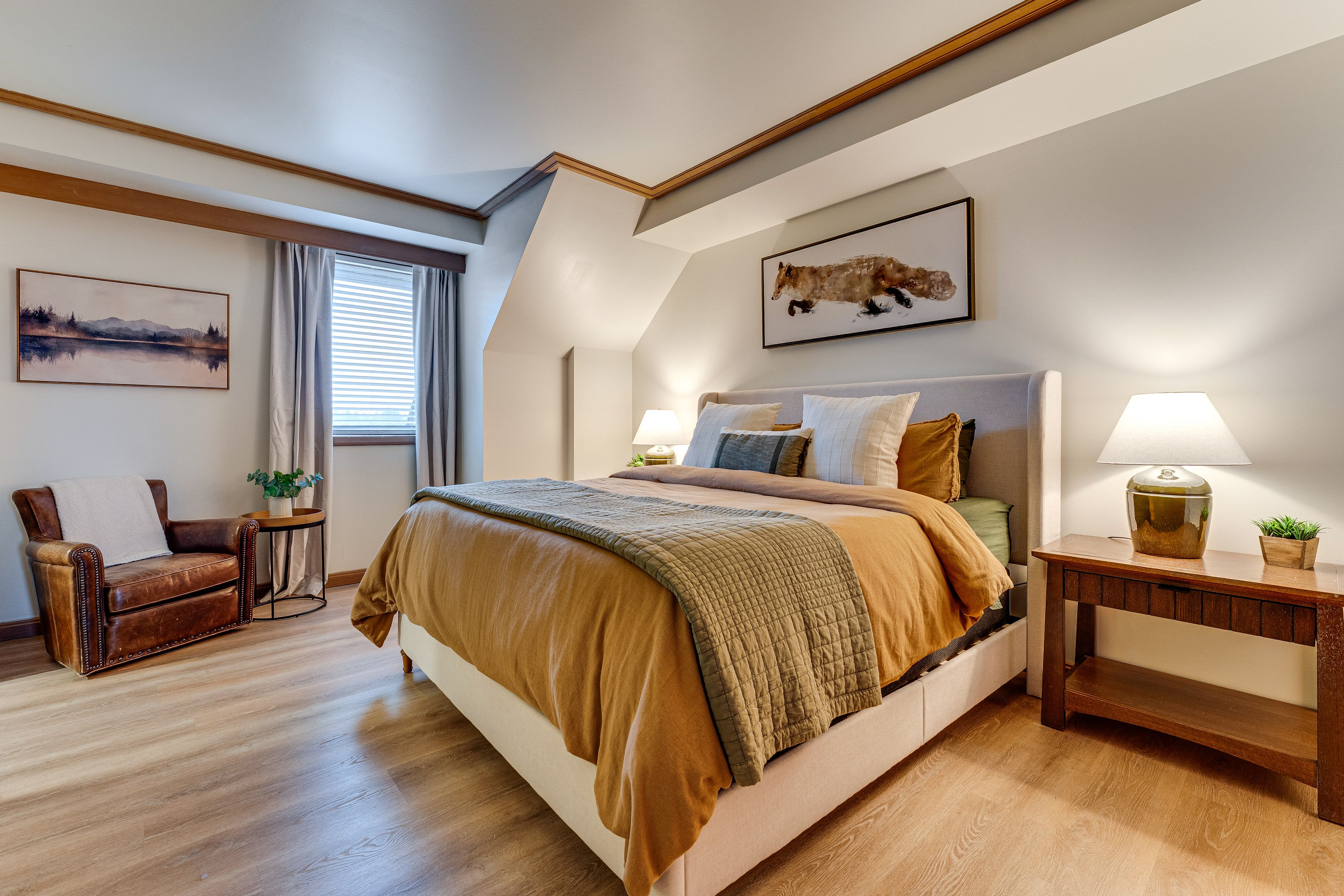 Bedroom | King Bed | Smart TV | En-Suite Bathroom