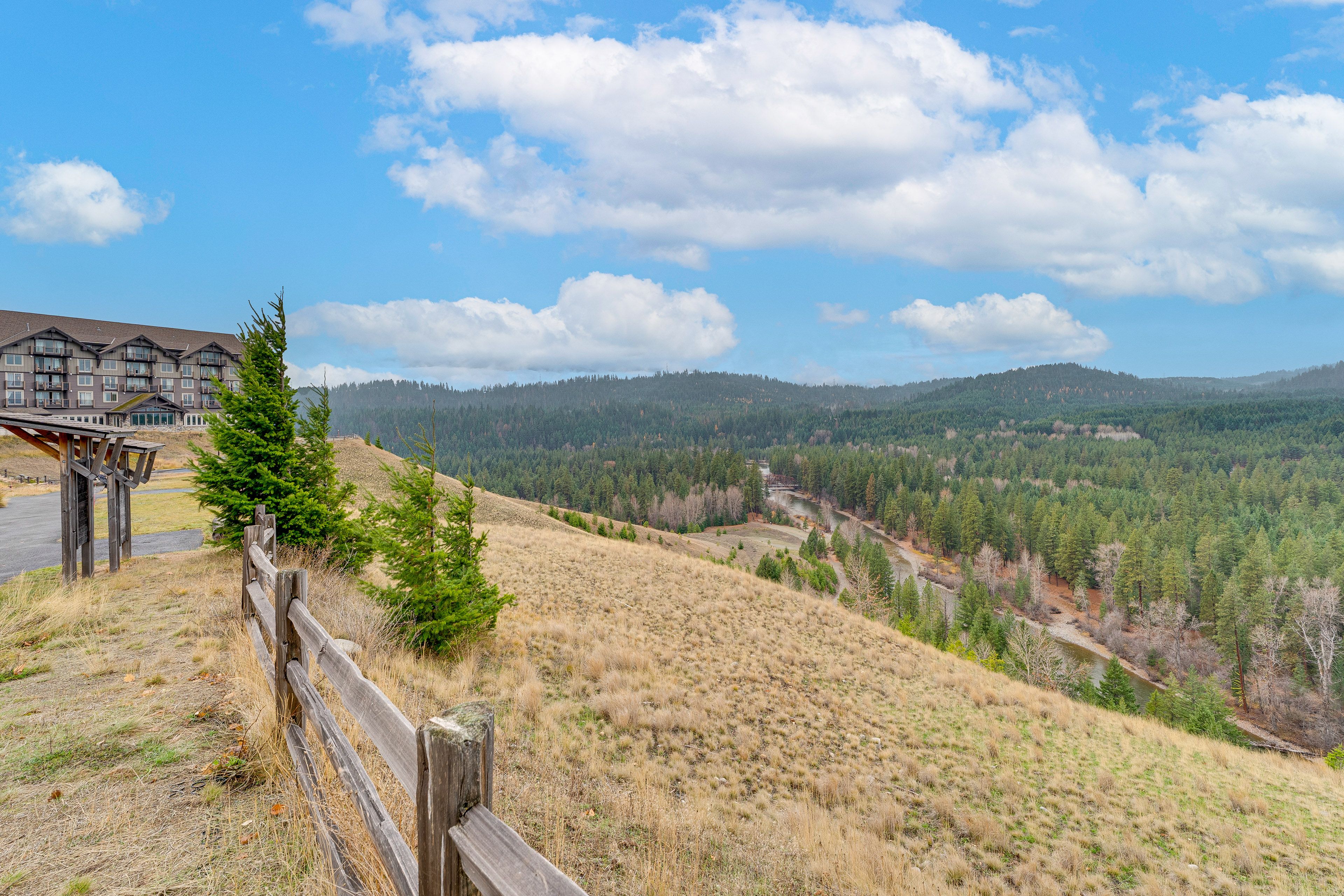 Suncadia Lodge Community Amenities | On-Site Hiking Trails