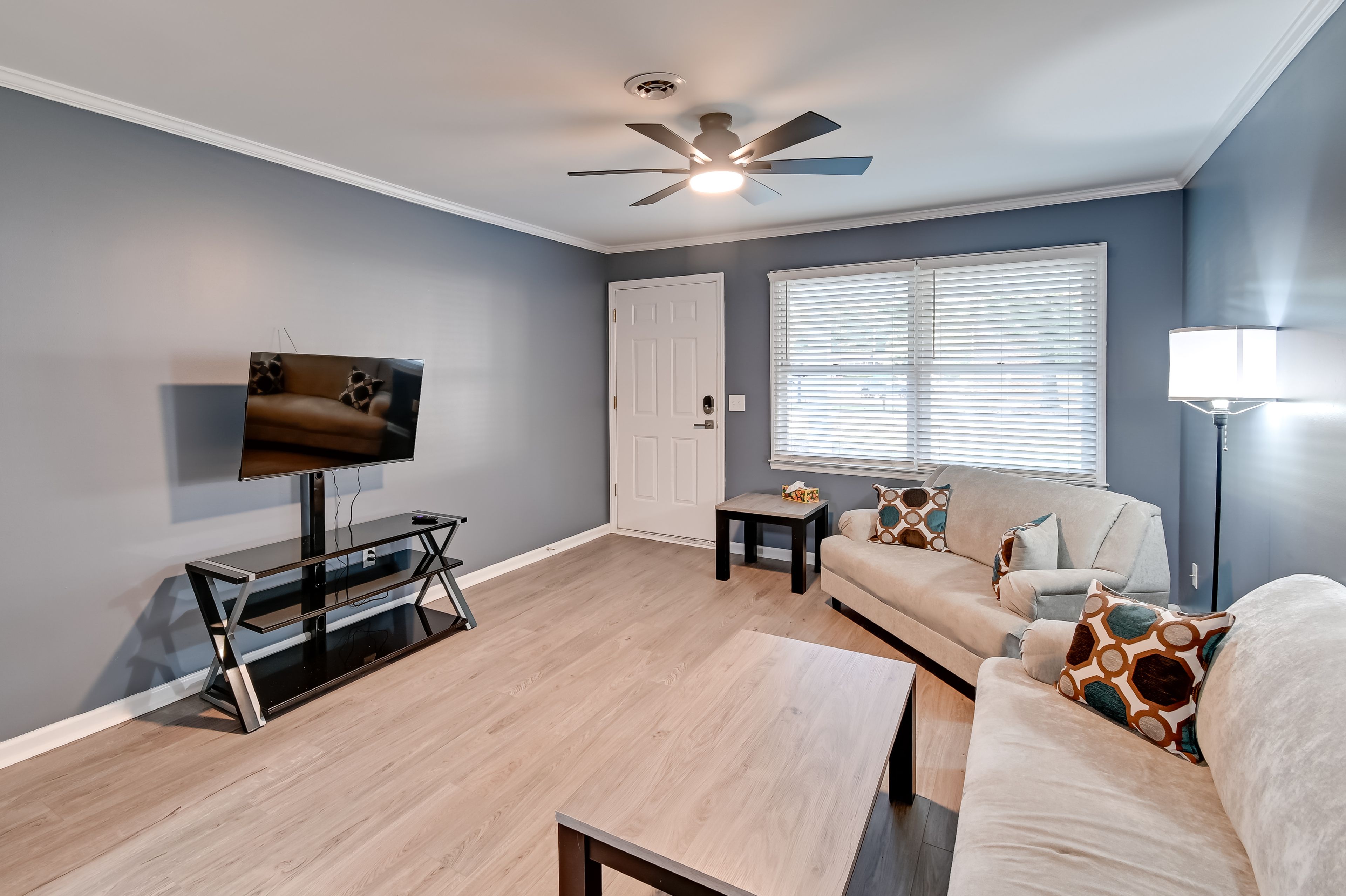 Living Room | Free WiFi | Smart TV | Central A/C