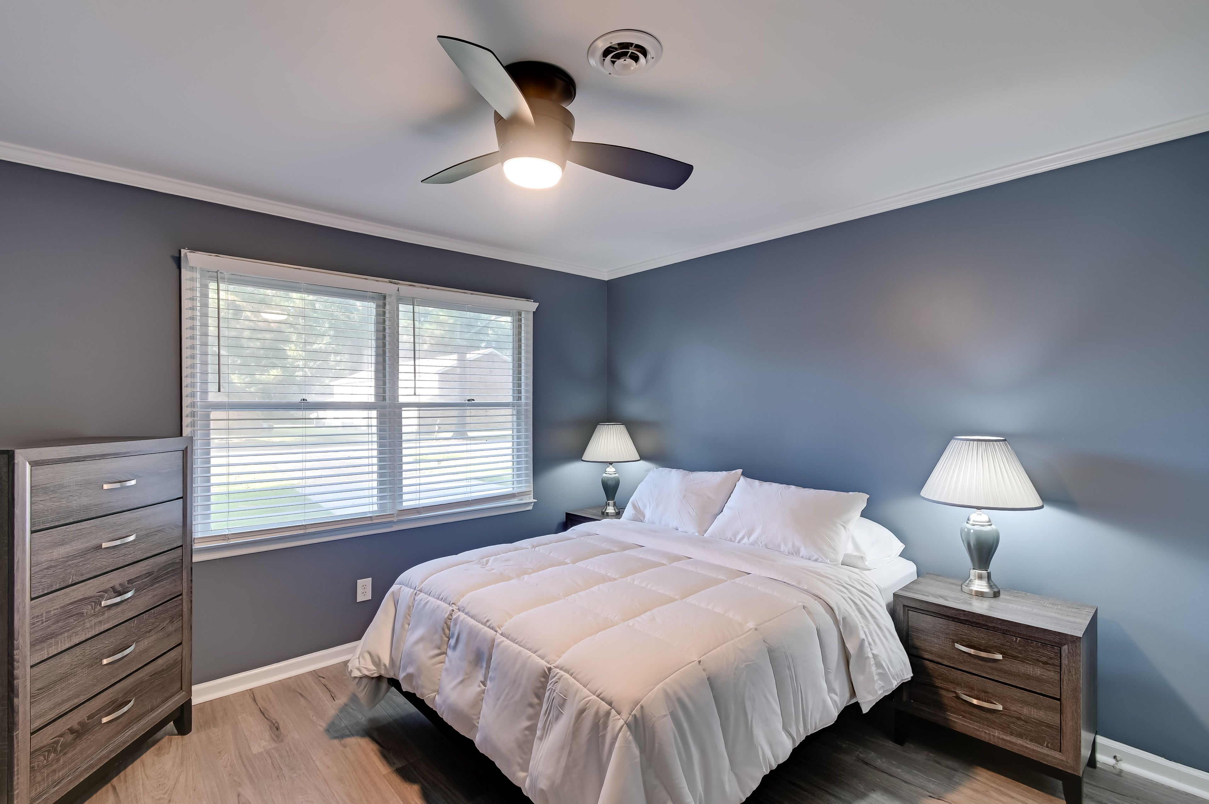 Bedroom 1 | Queen Bed