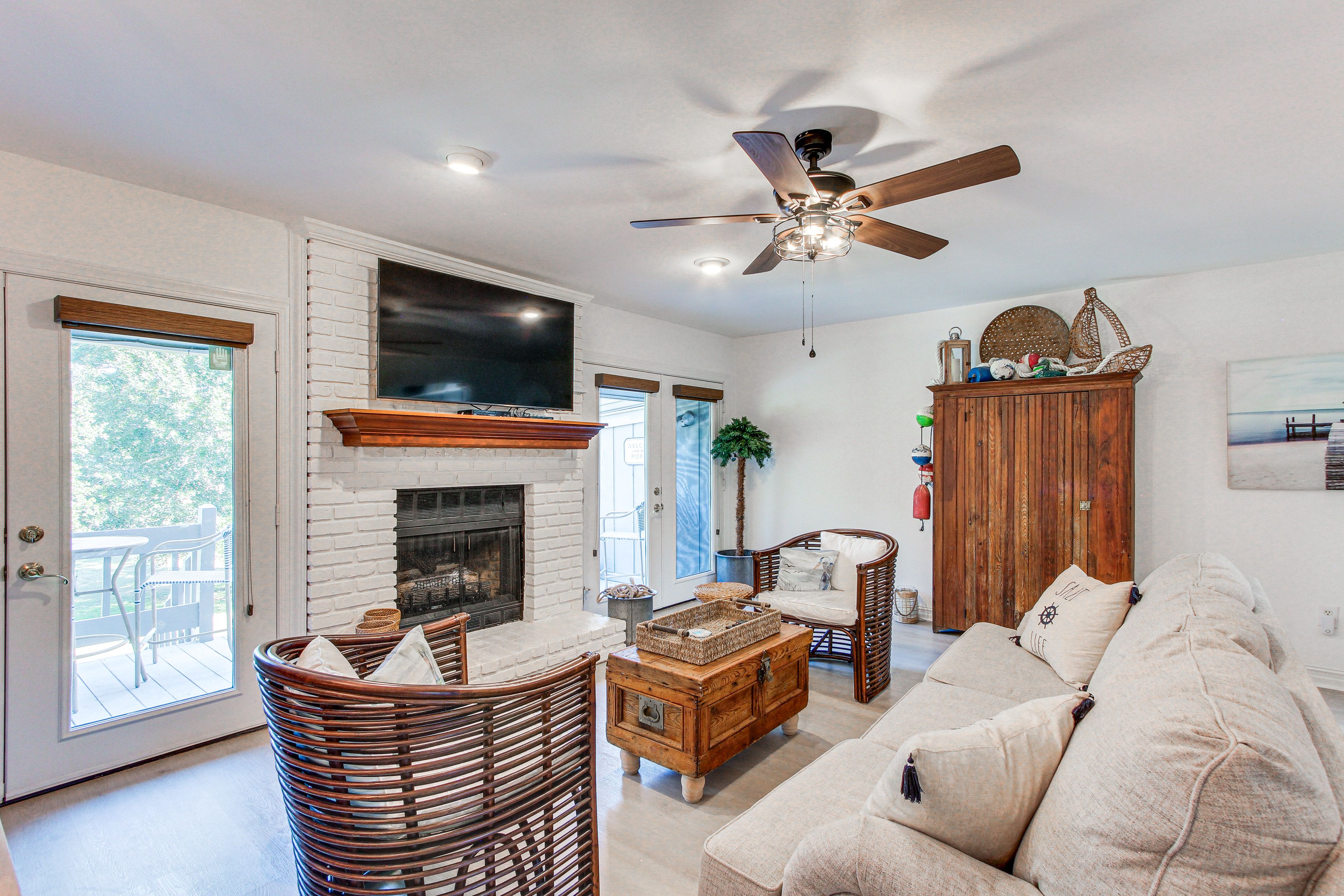 Living Area | TV | Gas Fireplace | 1st Floor