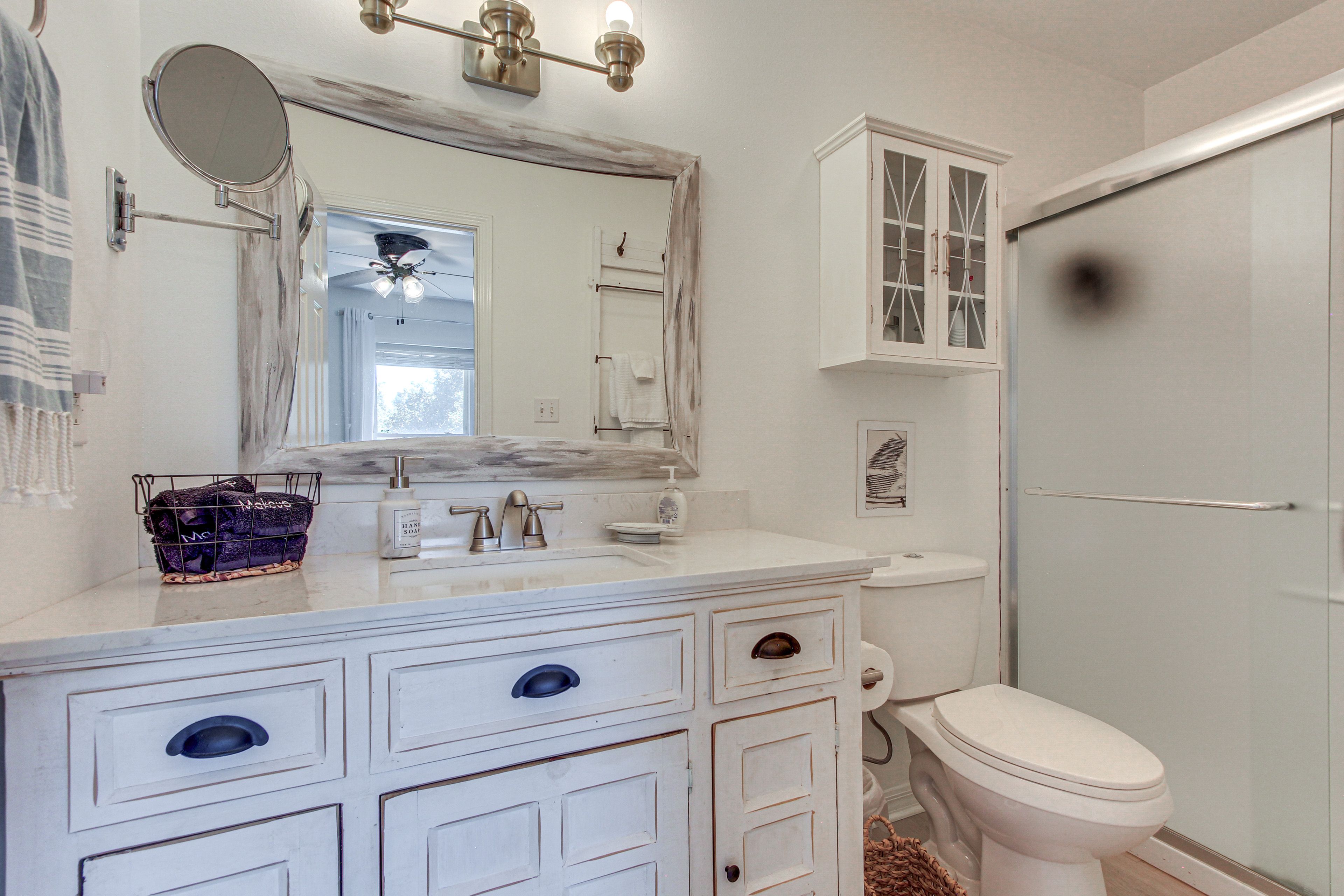 Full Bathroom | 2nd Floor