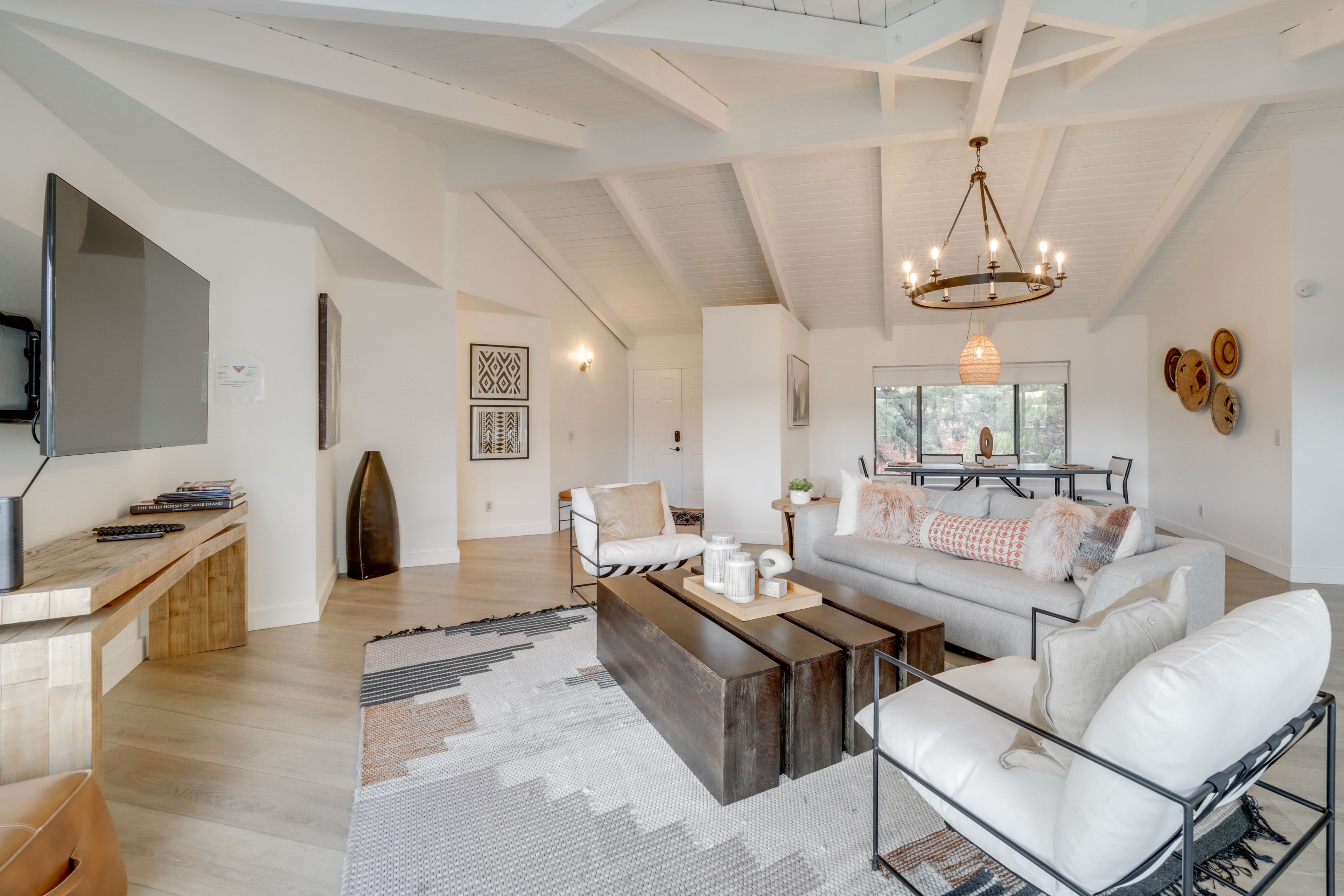 Living Room | Free WiFi | Smart TV