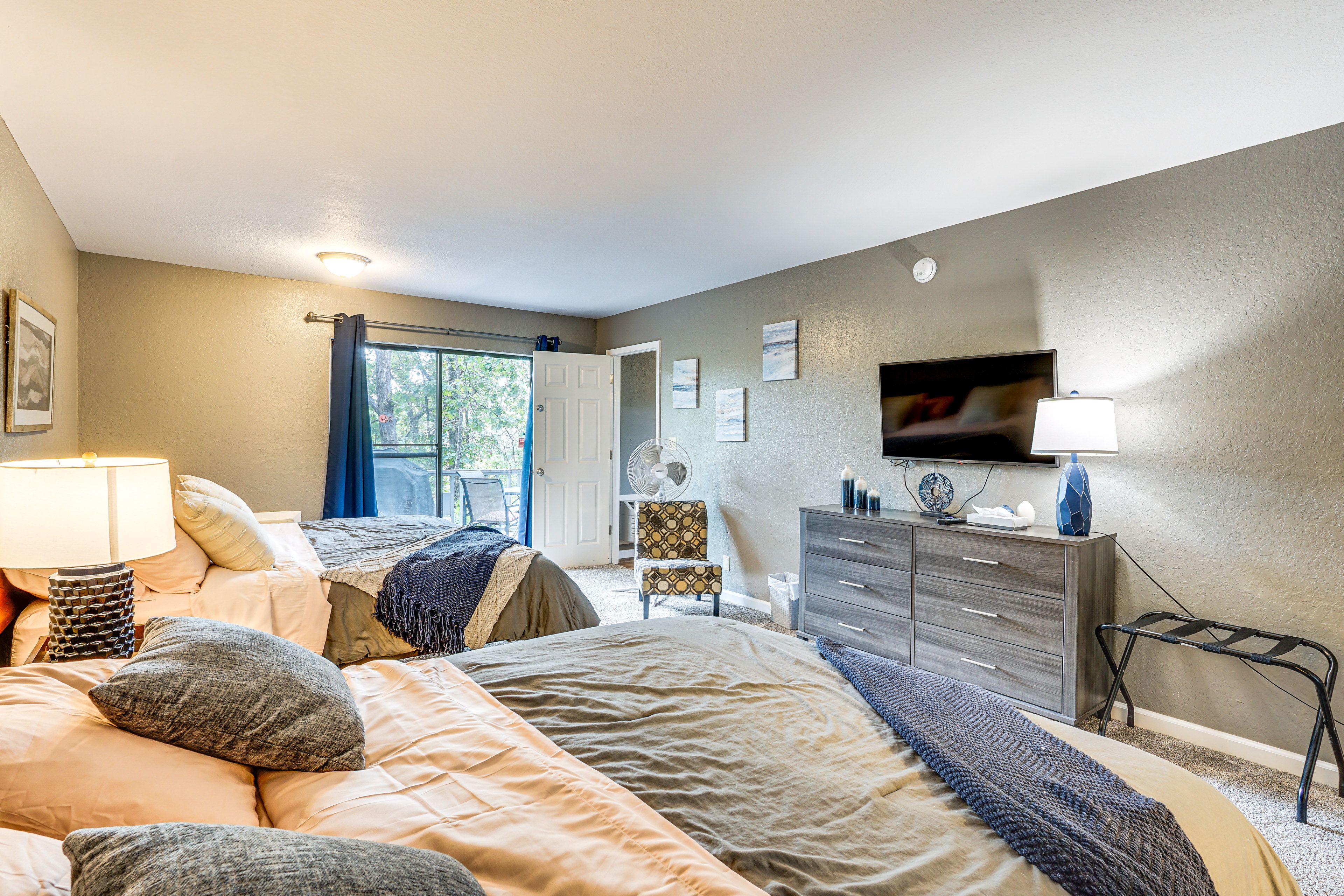 Bedroom 1 | Queen Bed | King Bed | Main Level