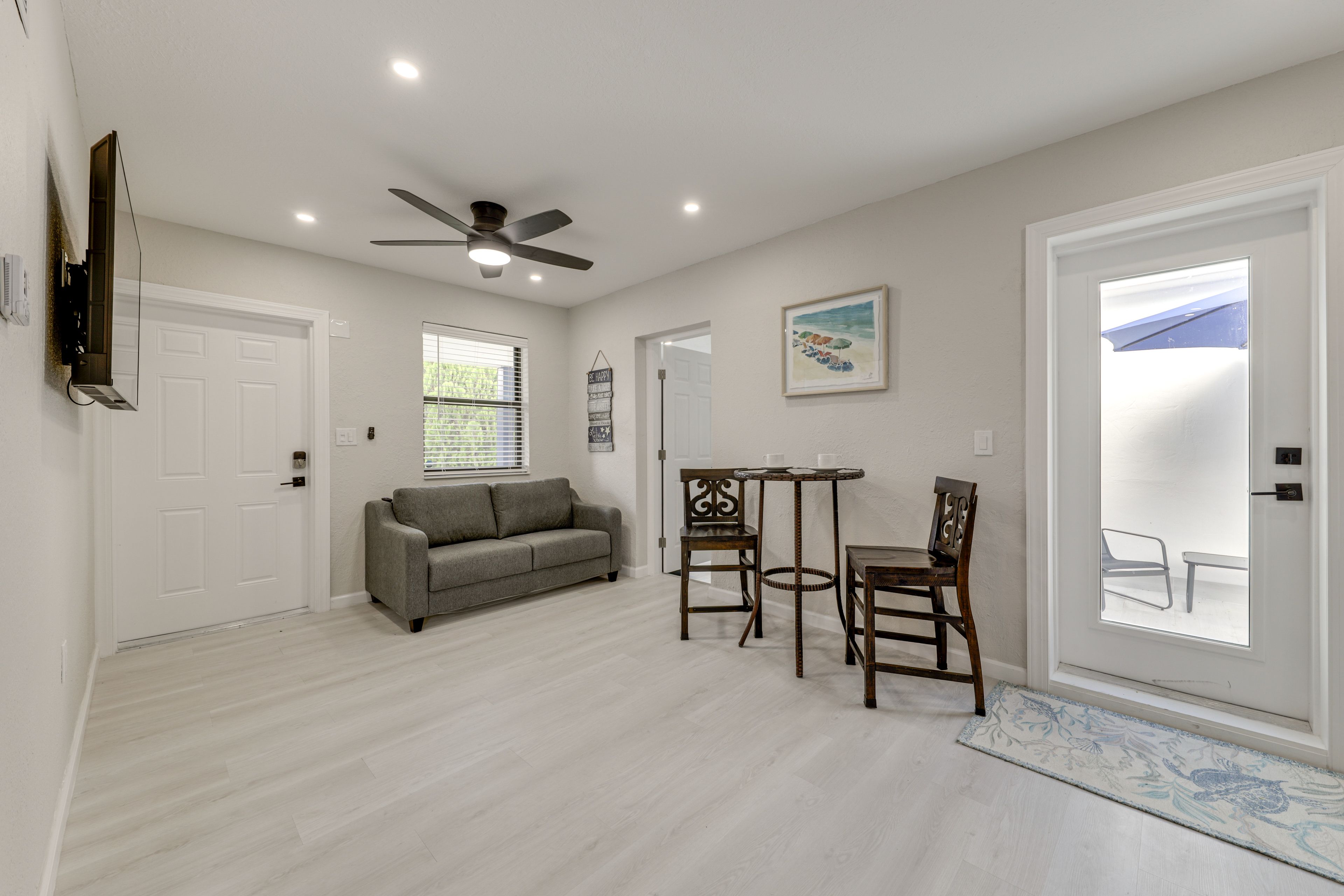 Living Room | Smart TV | Free WiFi | Full Sleeper Sofa