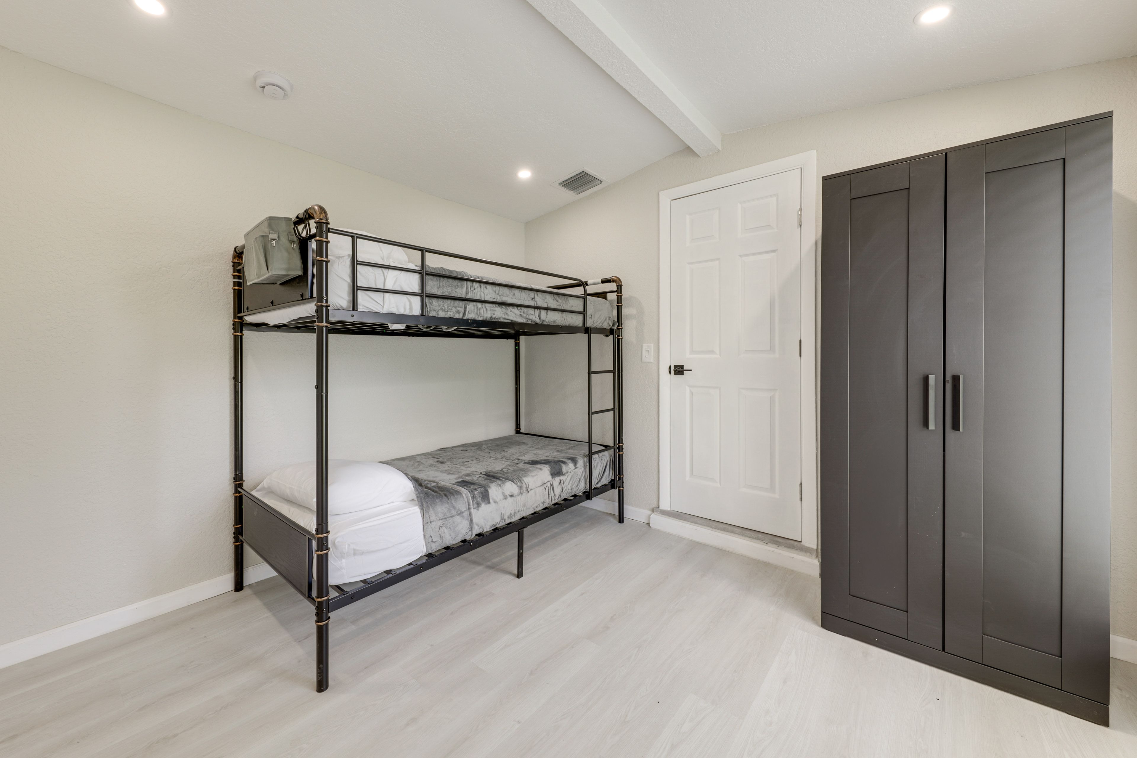 Bedroom 2 | Twin Bunk Bed