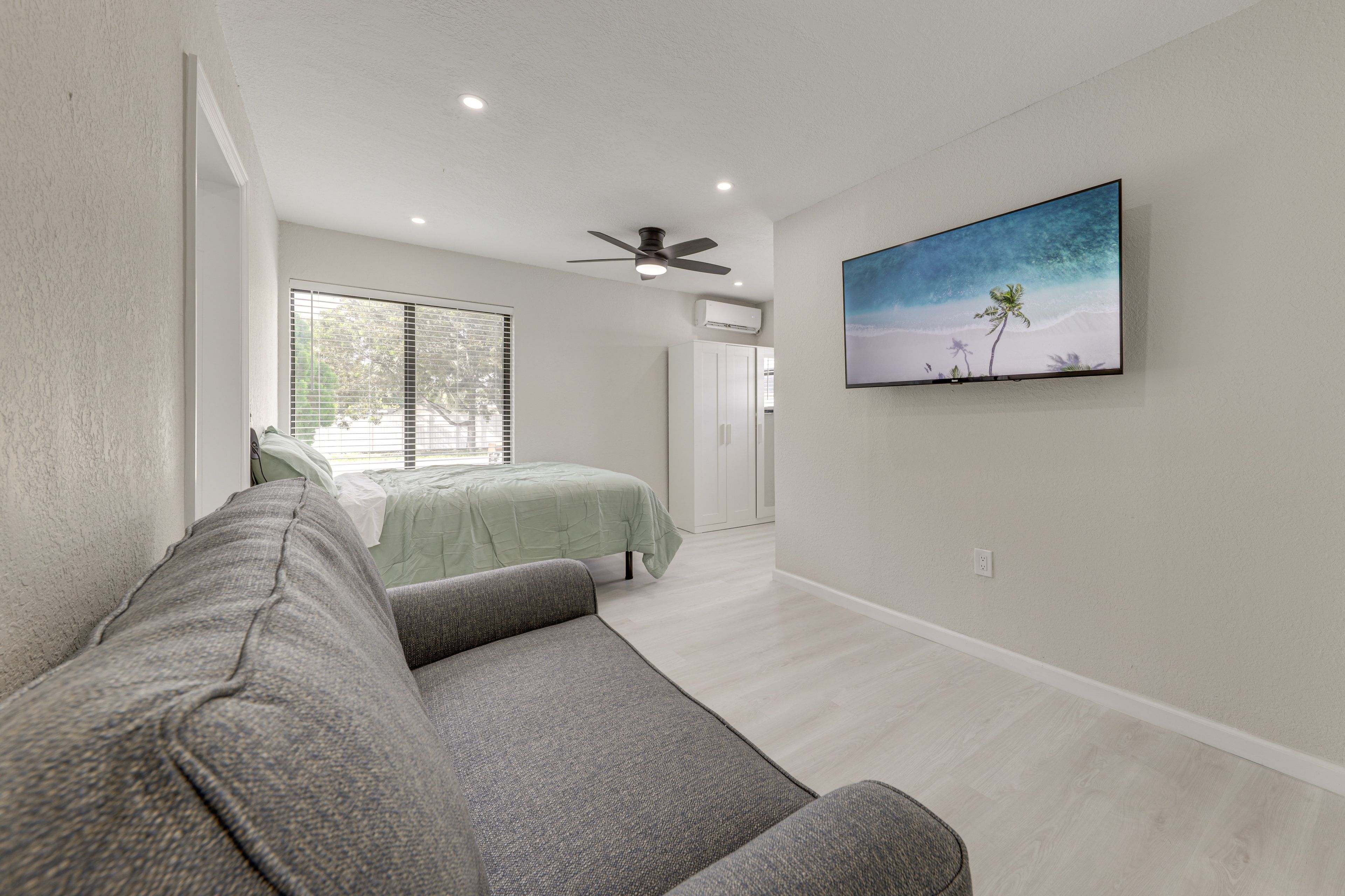 Bedroom 3 (Studio Suite) | Twin Sleeper Sofa | Queen Bed