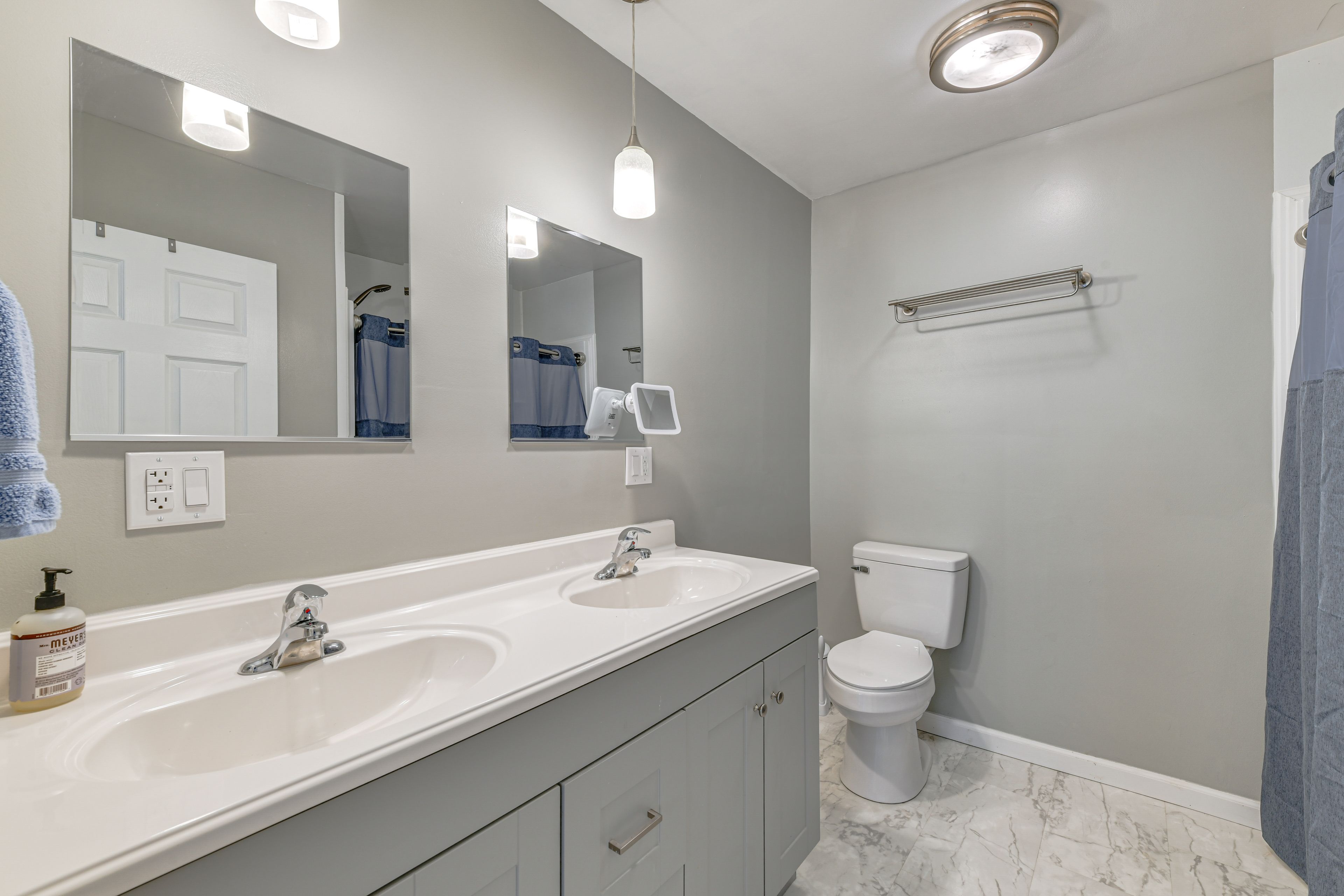 Full Bath | 2nd Floor