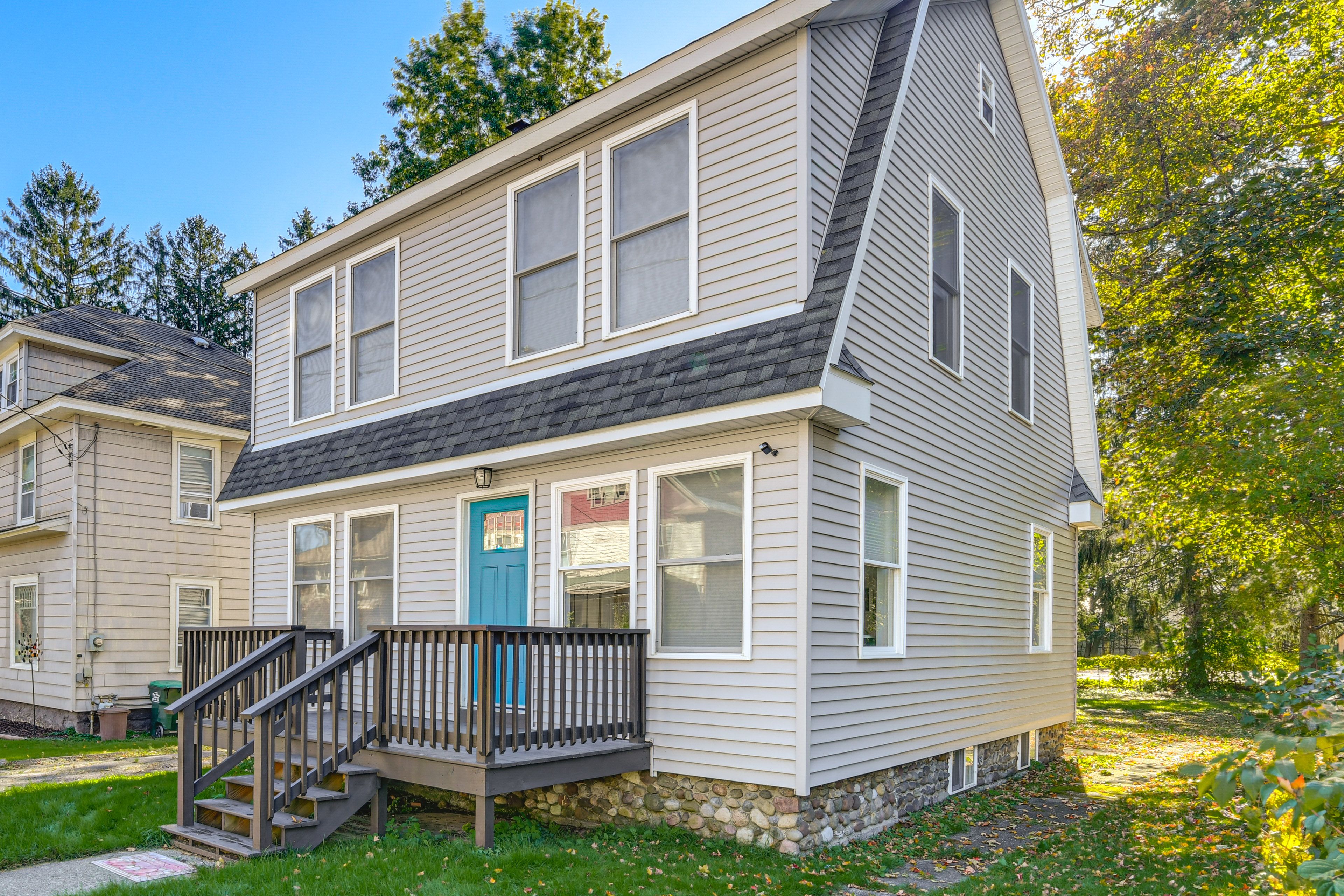 Exterior | Parking | Driveway (2 Vehicles)