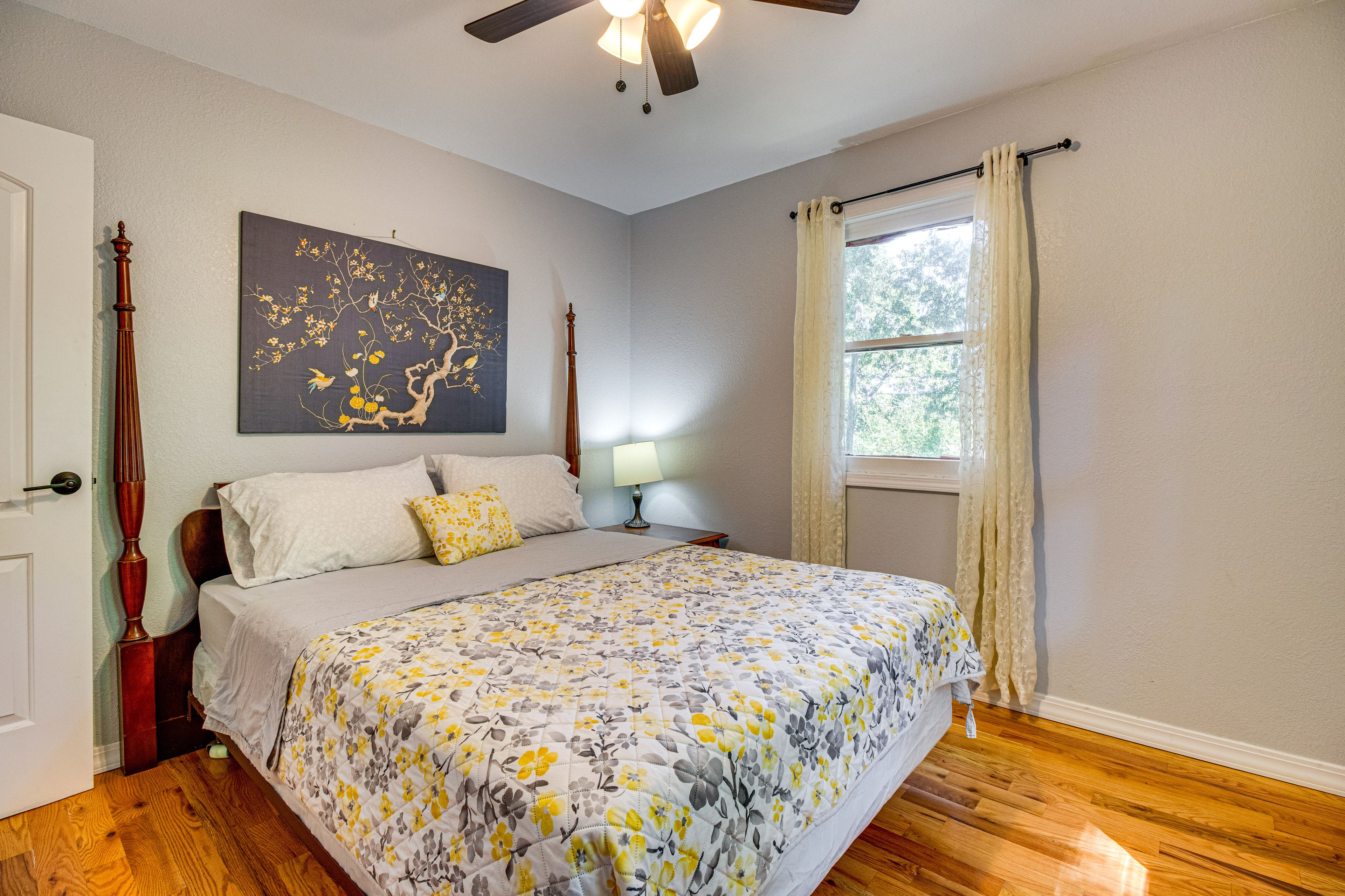 Bedroom 3 | Queen Bed