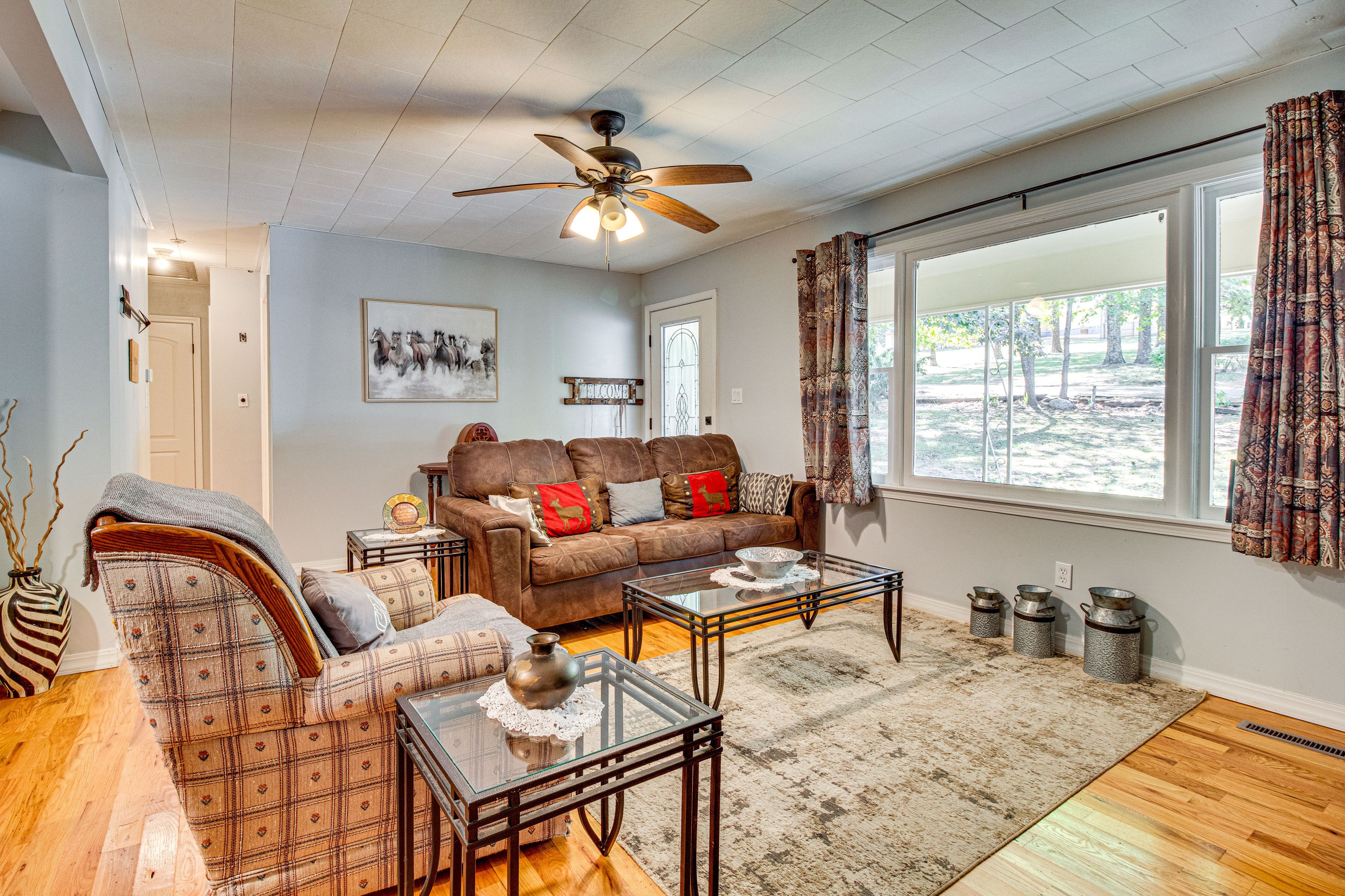 Mammoth Spring Vacation Rental | 4BR | 2BA | 2 Steps to Enter | 2,000 Sq Ft