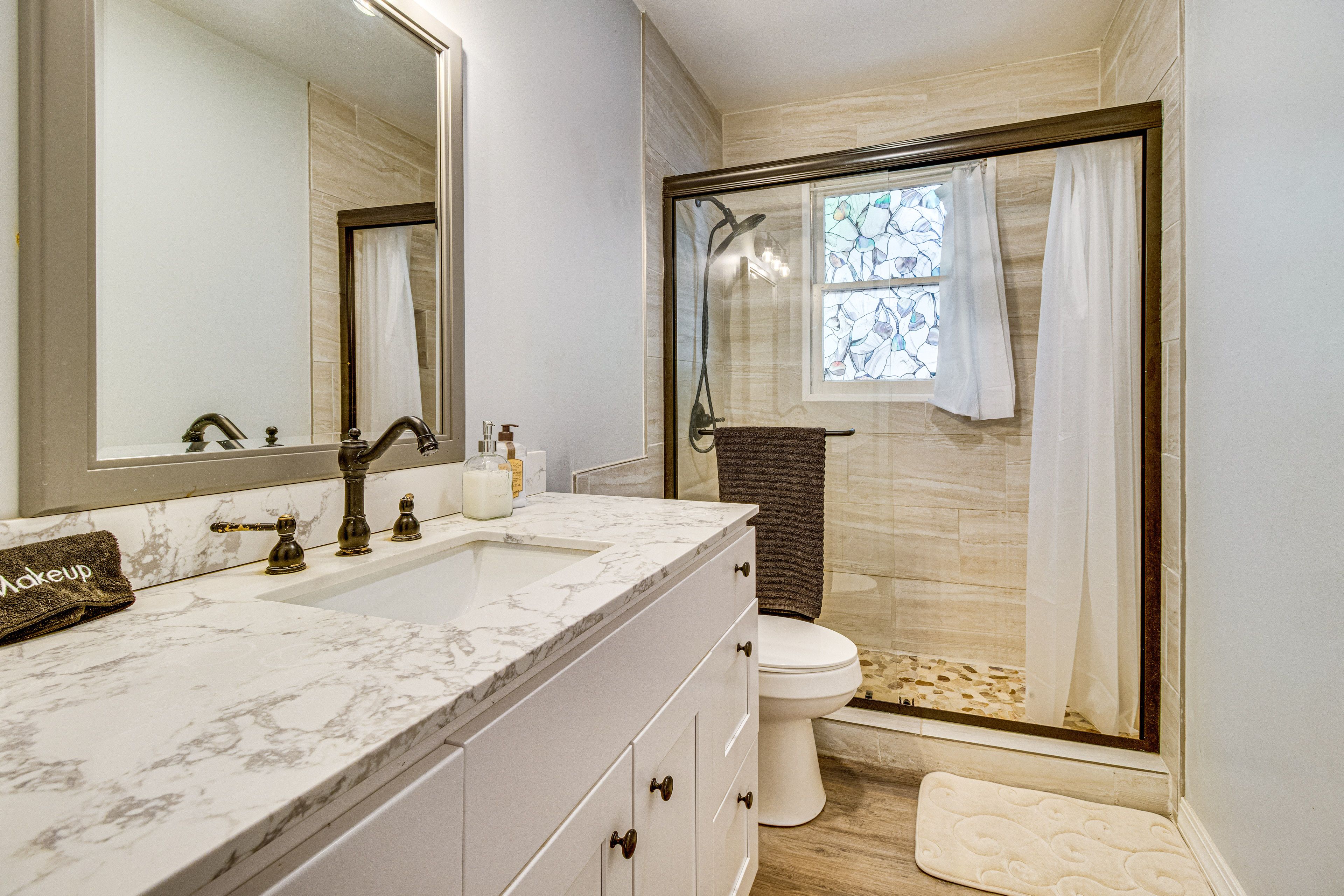 Full Bathroom | Complimentary Toiletries