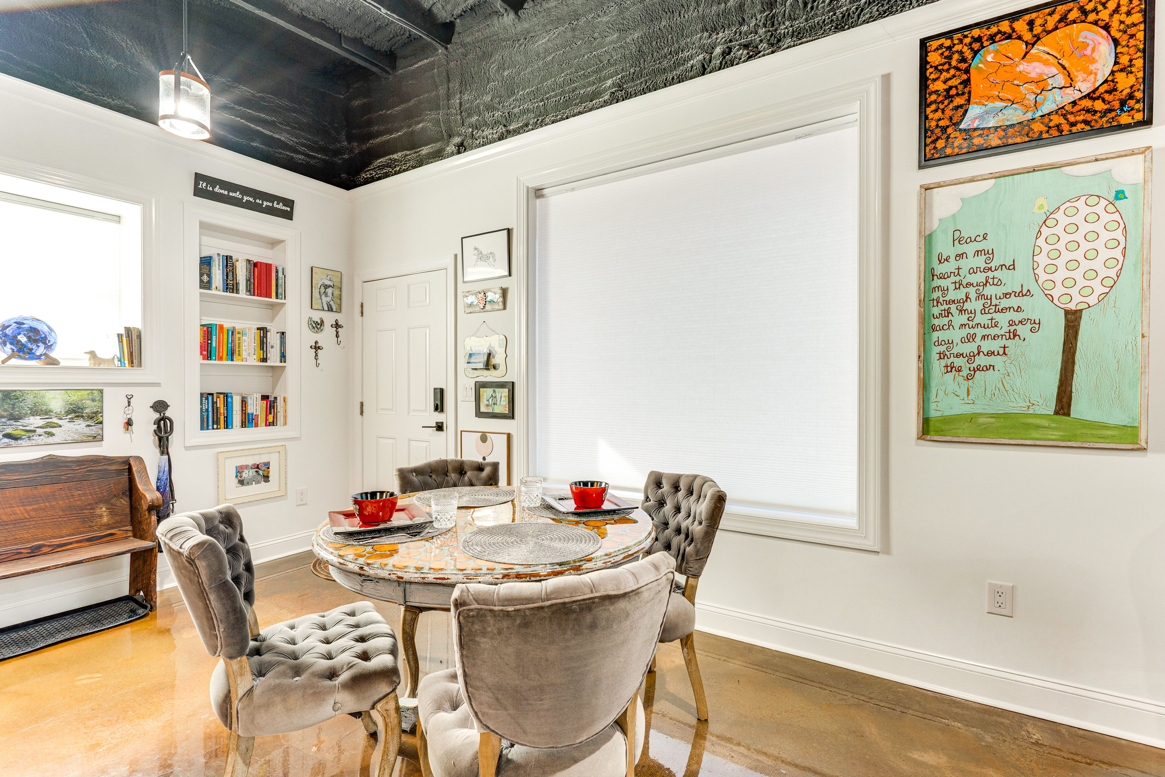 Dining Area | Dishware & Flatware Provided