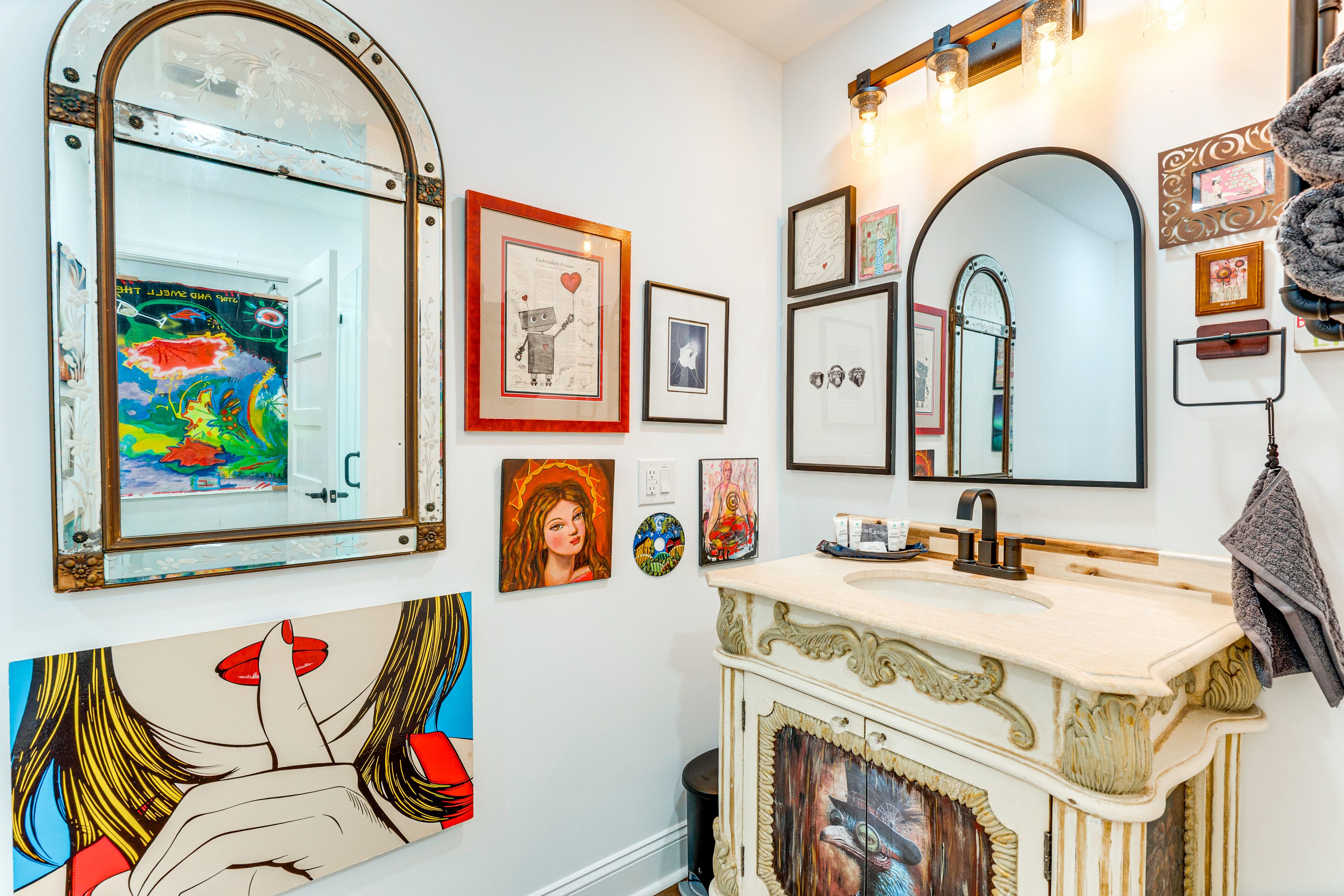 Full Bathroom | Towels Provided | Complimentary Toiletries