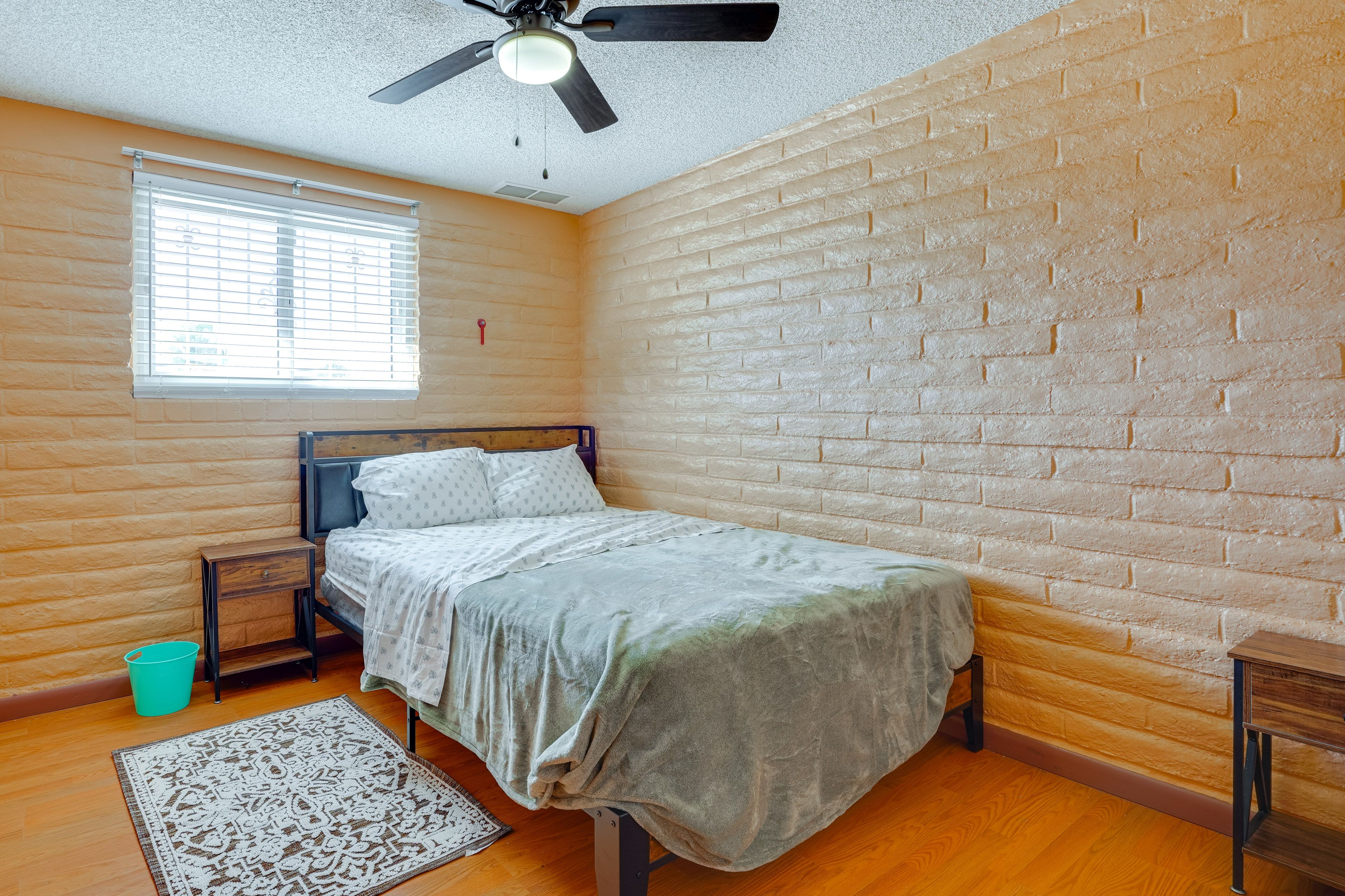 Bedroom 3 | Queen Bed