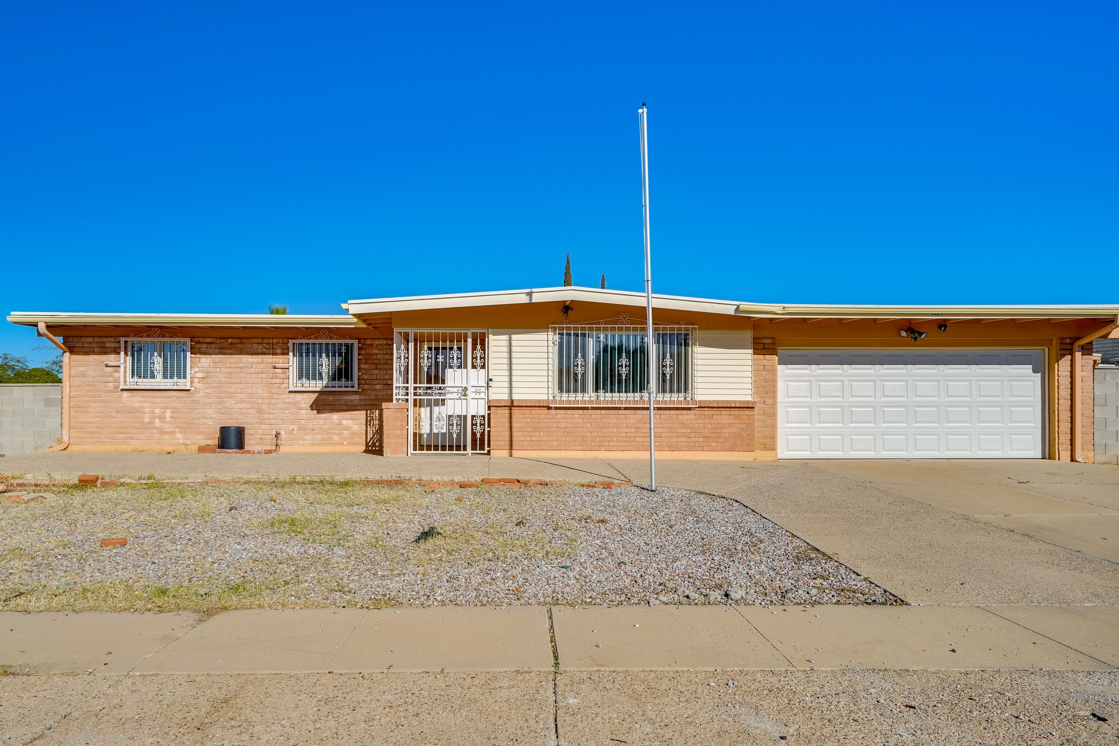 Parking | Driveway (4 Vehicles)