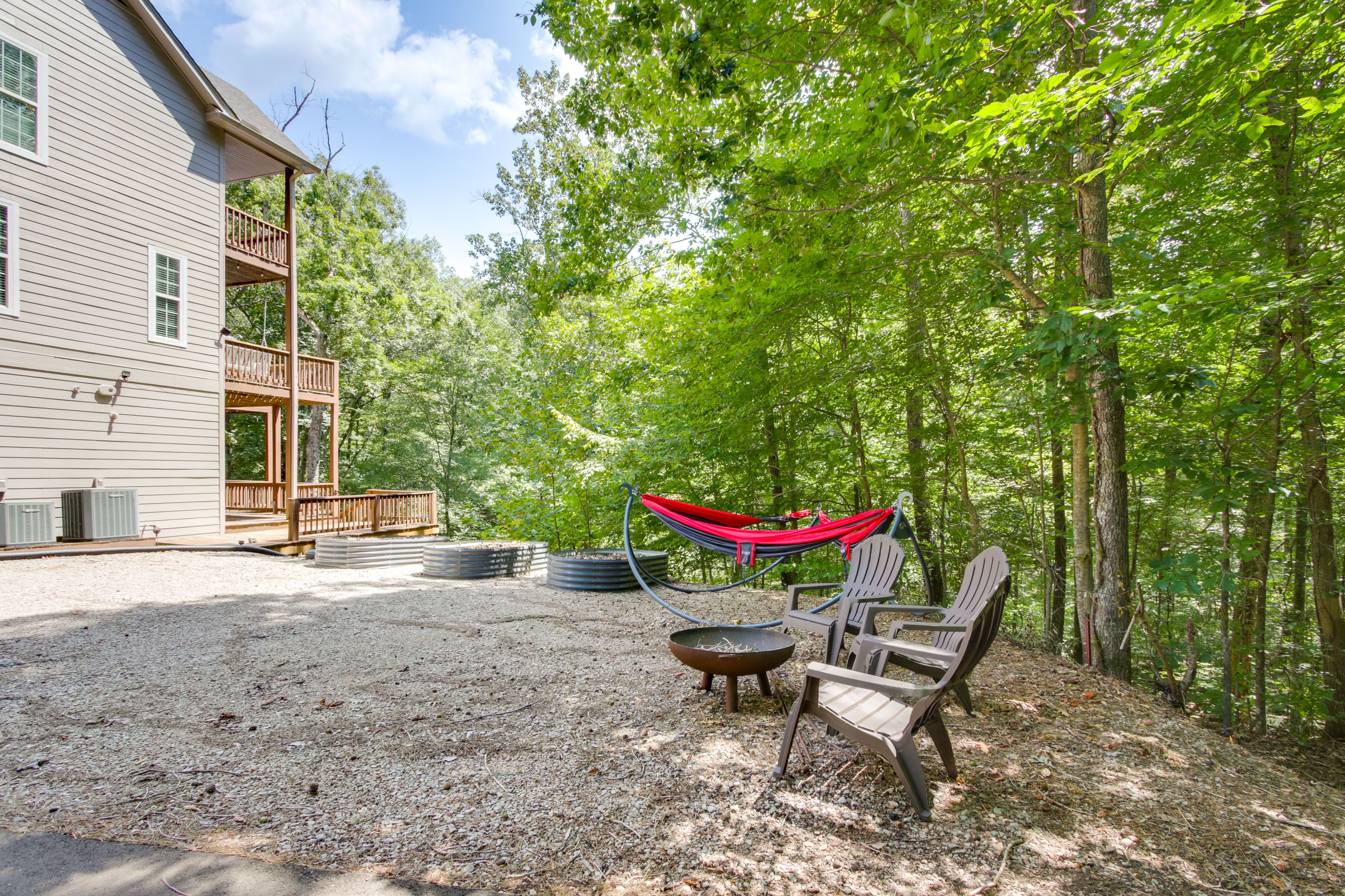 Outdoor Space | Wood-Burning Fire Pit | Hammocks