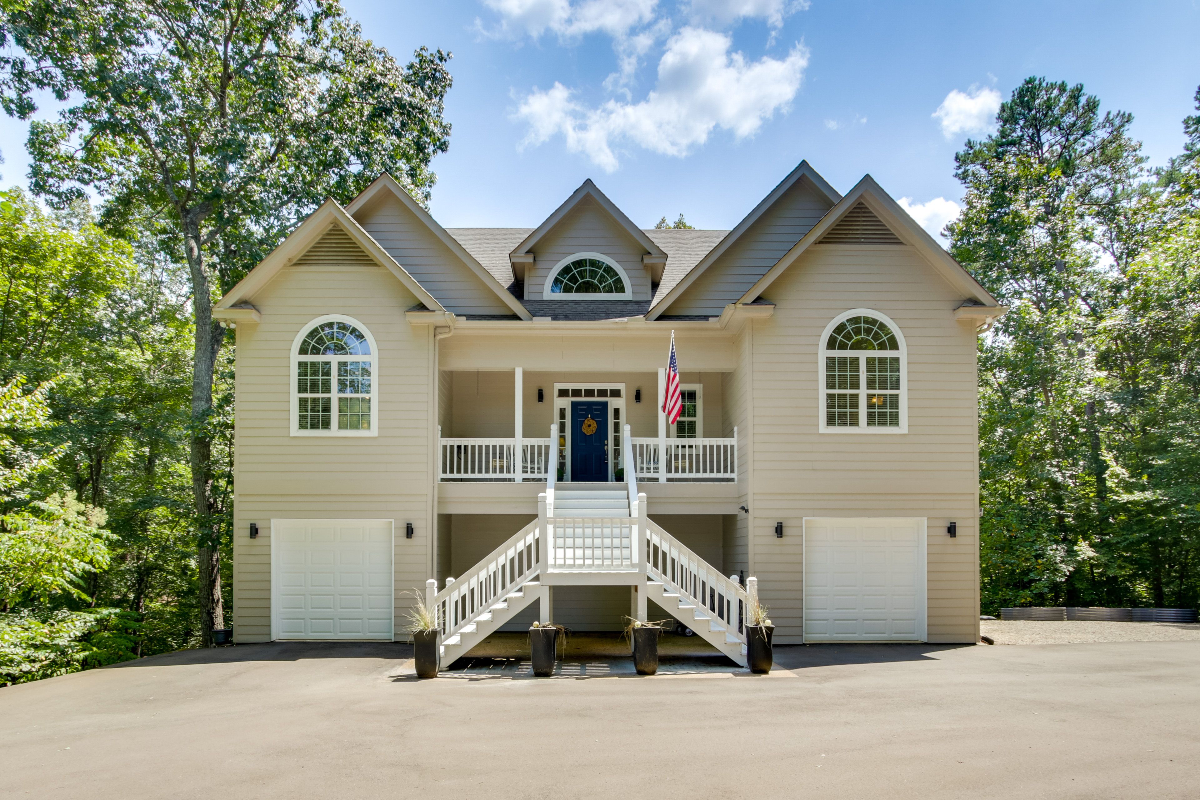 Parking | Driveway (10 Vehicles) | Boat Parking
