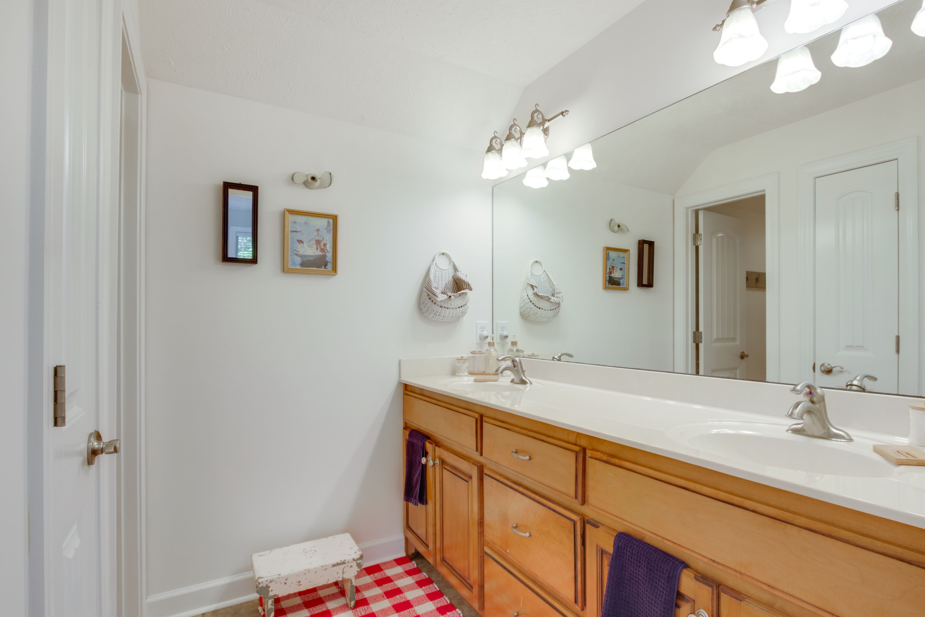 En-Suite Bathroom | 2nd Floor