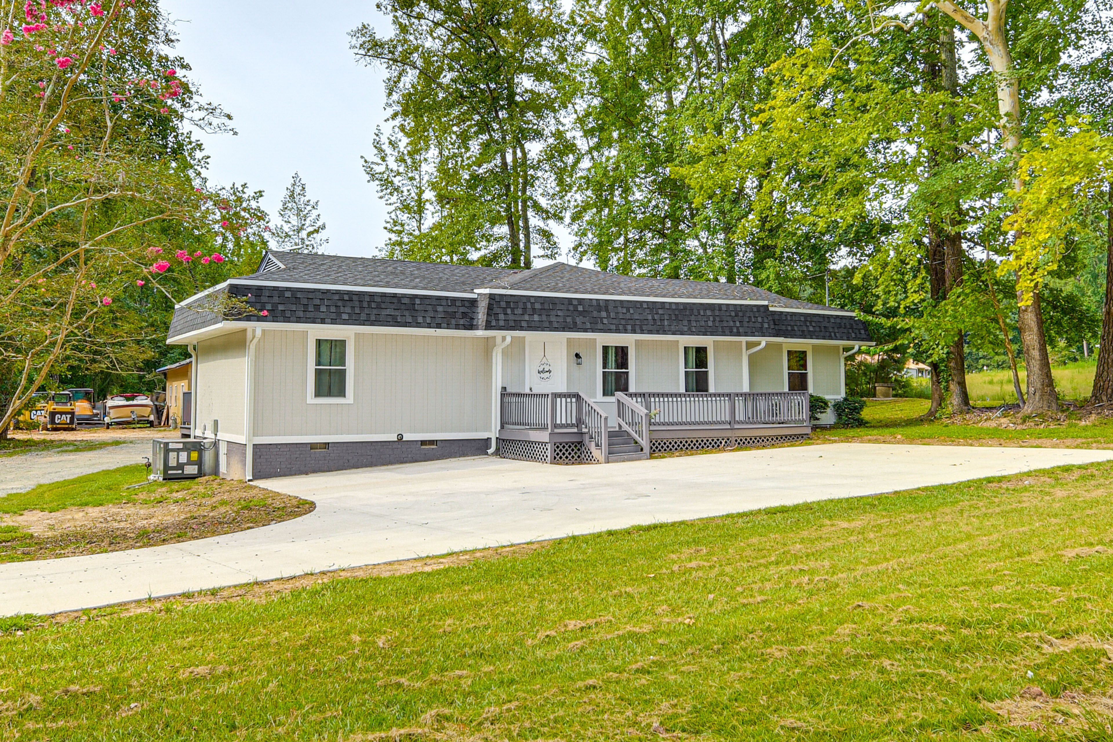 Parking | Driveway (4 Vehicles)