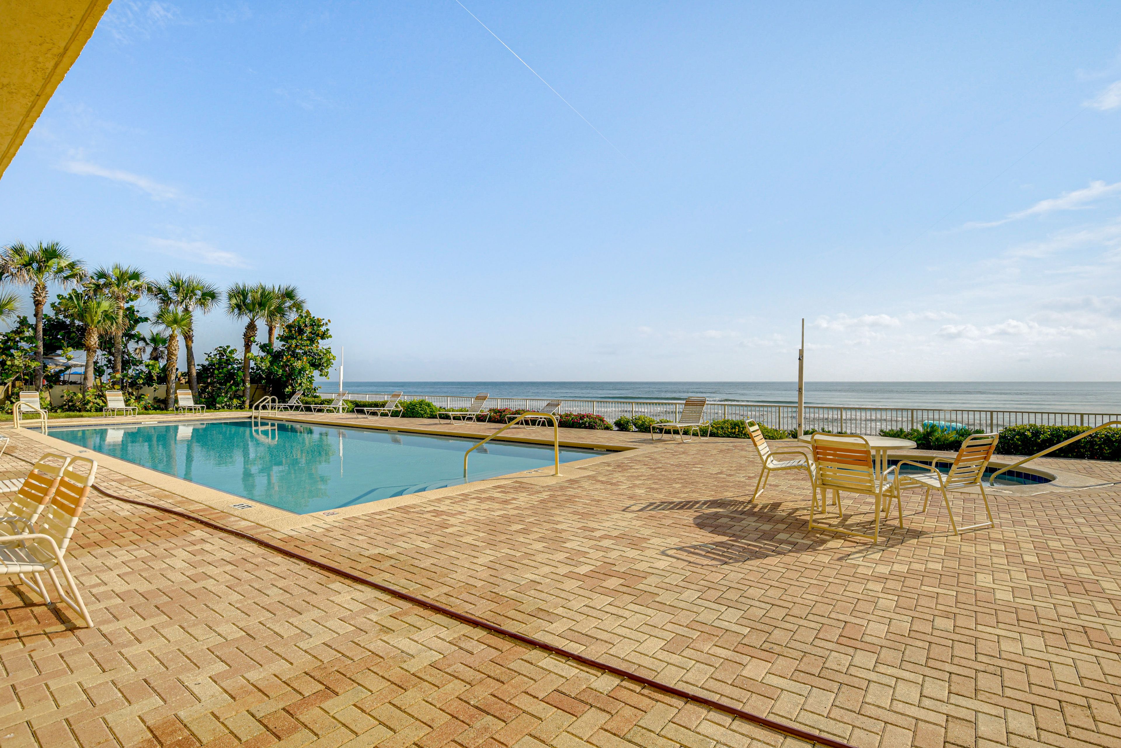 Malibu Condos | Community Amenities | Outdoor Pool