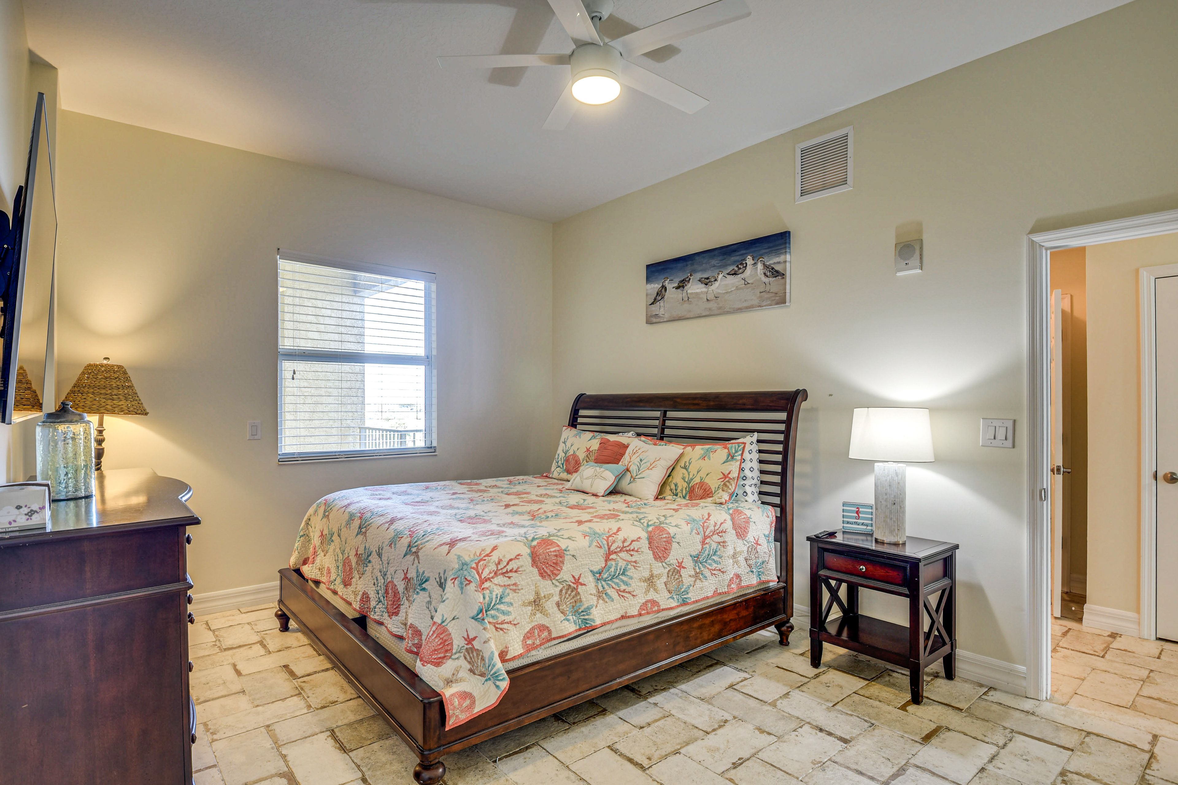 Bedroom 1 | King Bed