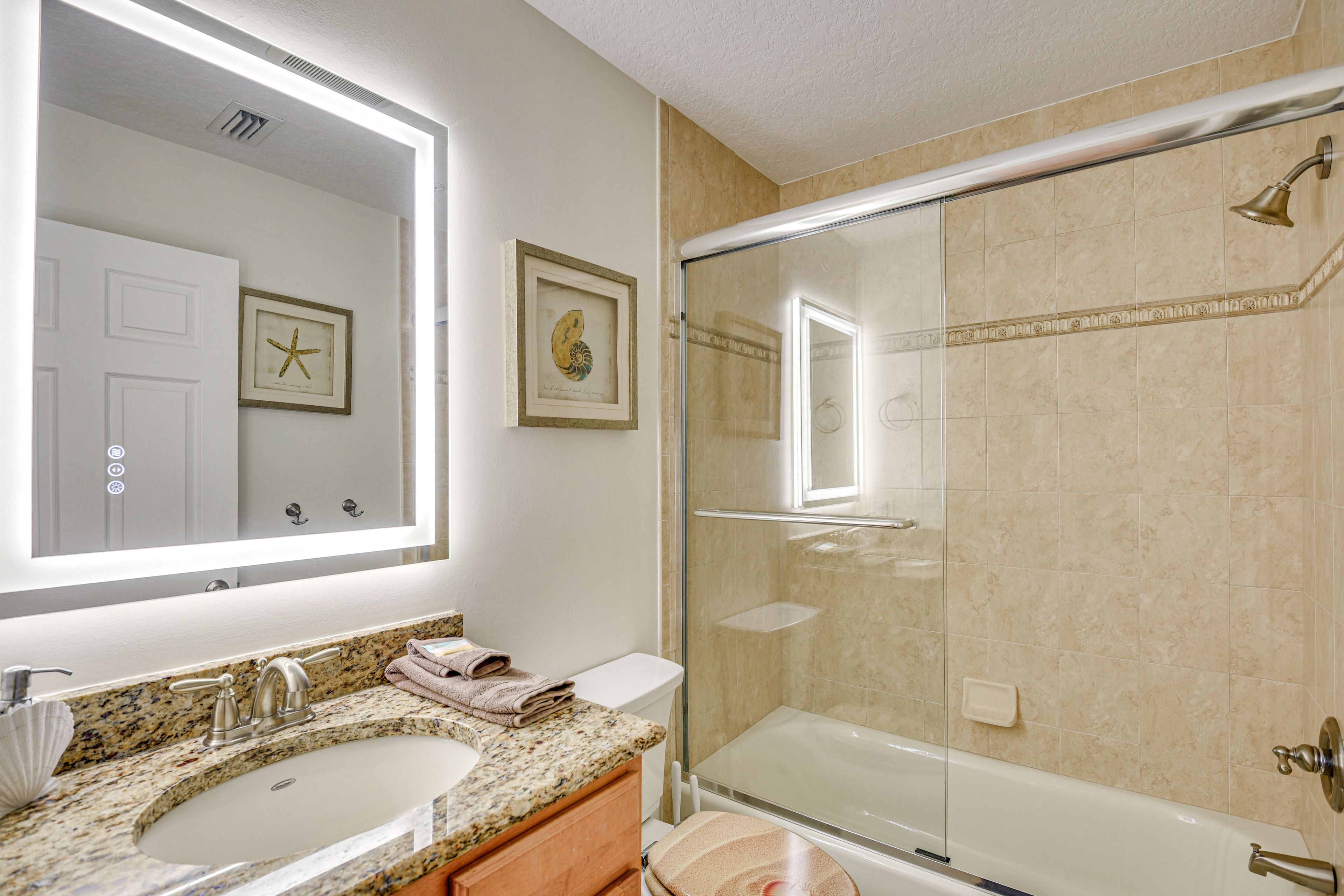 Full Bathroom | Complimentary Toiletries | Hair Dryer