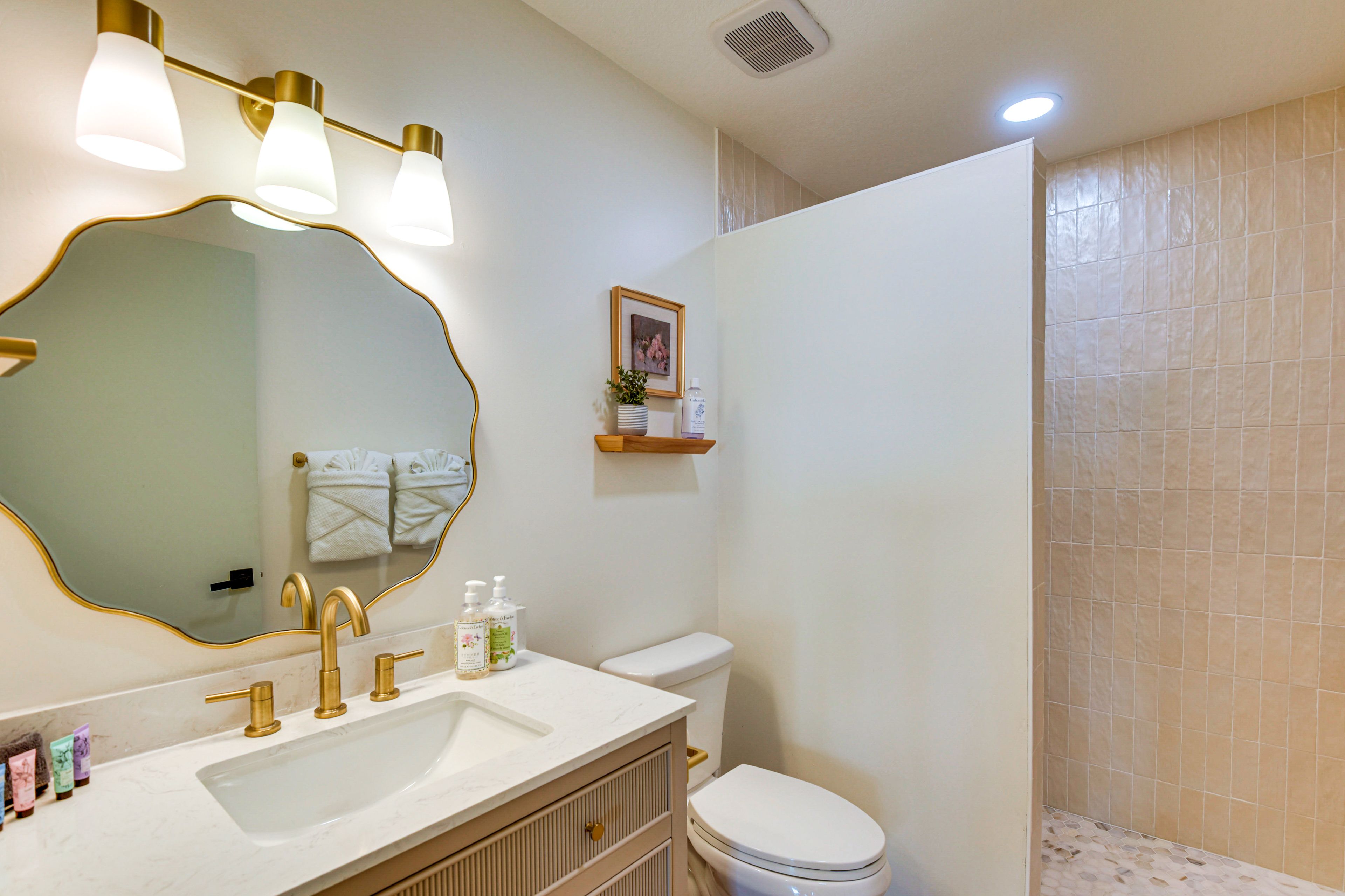 Bathroom | Towels Provided | Complimentary Toiletries | Hair Dryer