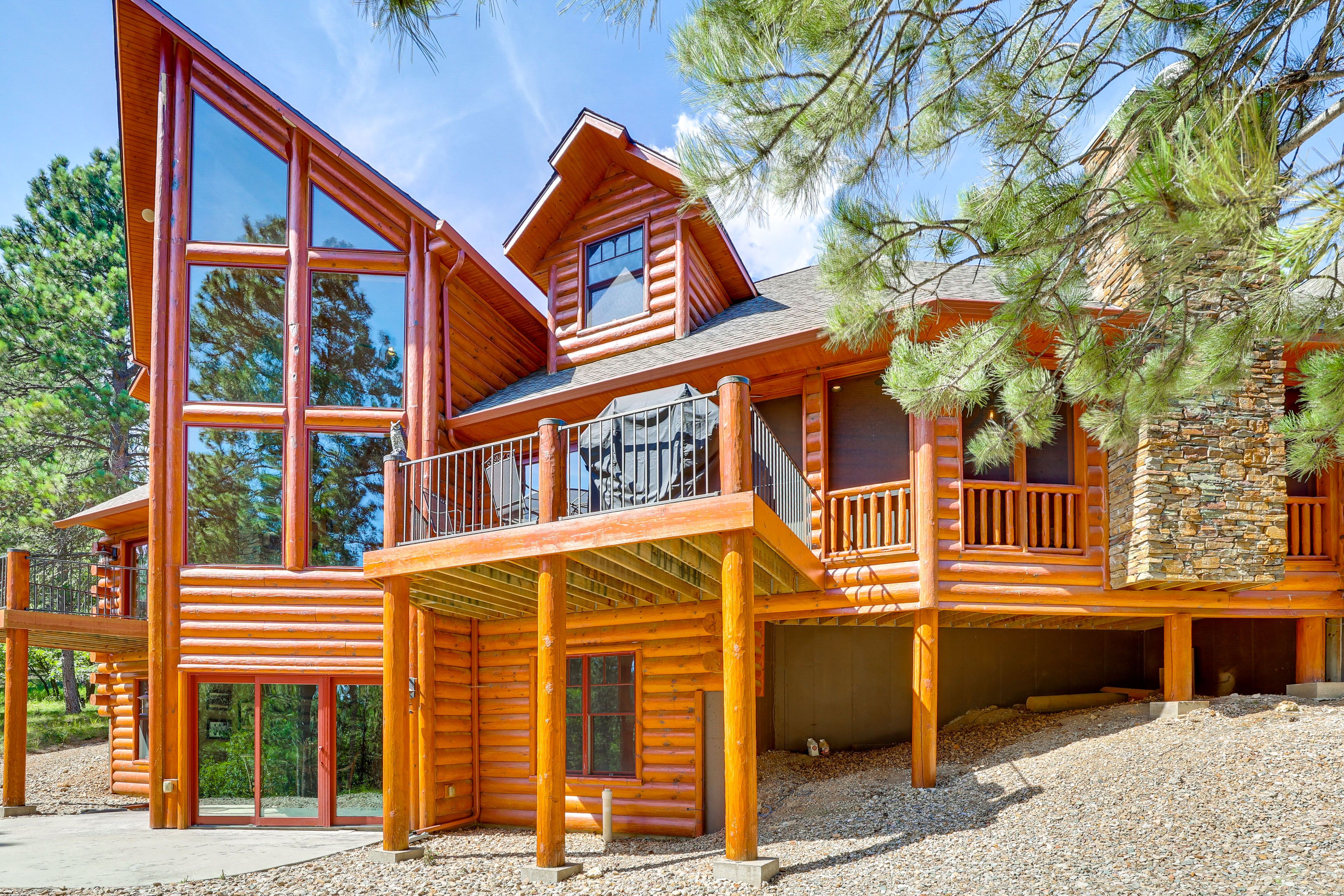 Cabin Exterior | 2 Decks