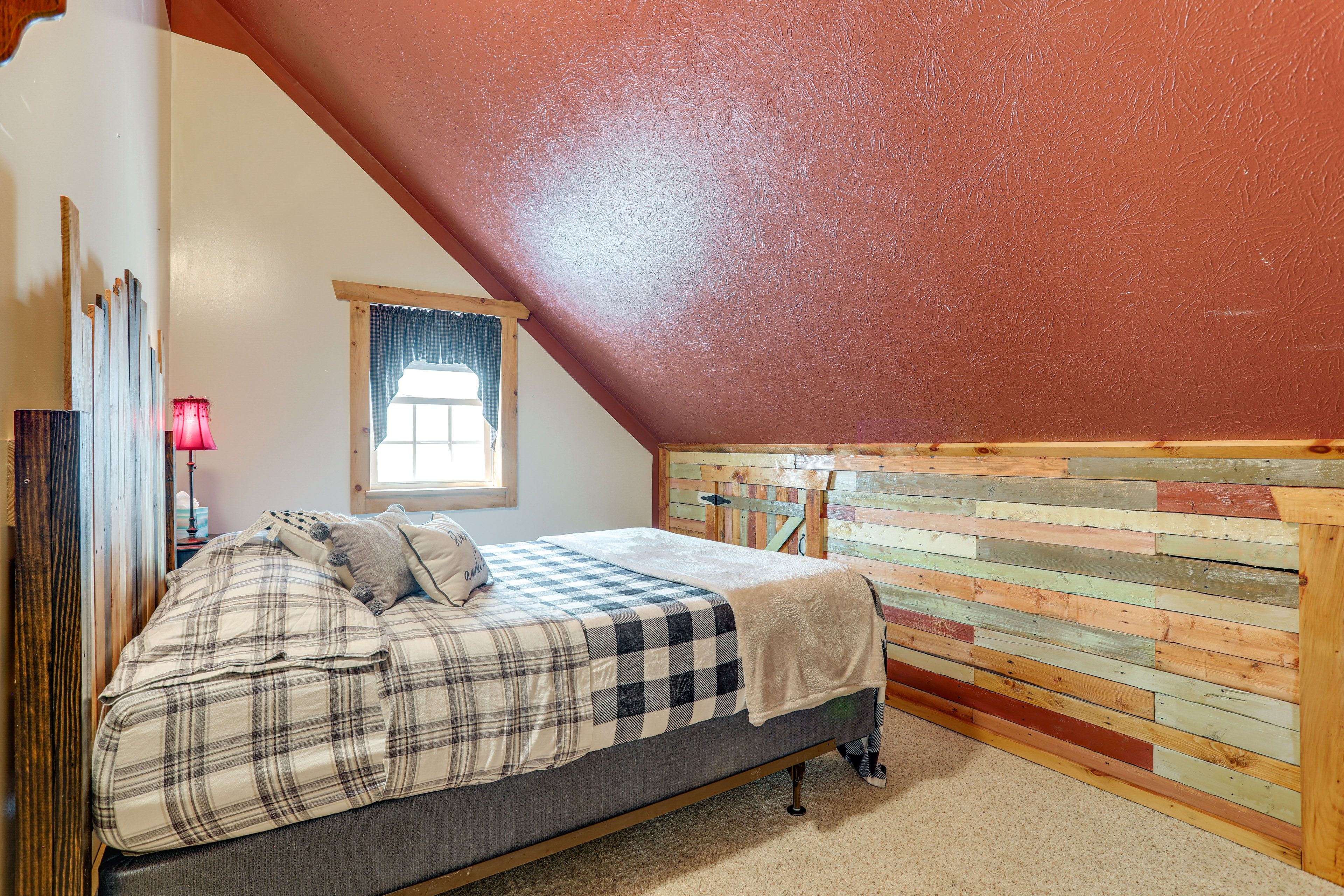 Bedroom 1 | Queen Bed | 2nd Floor