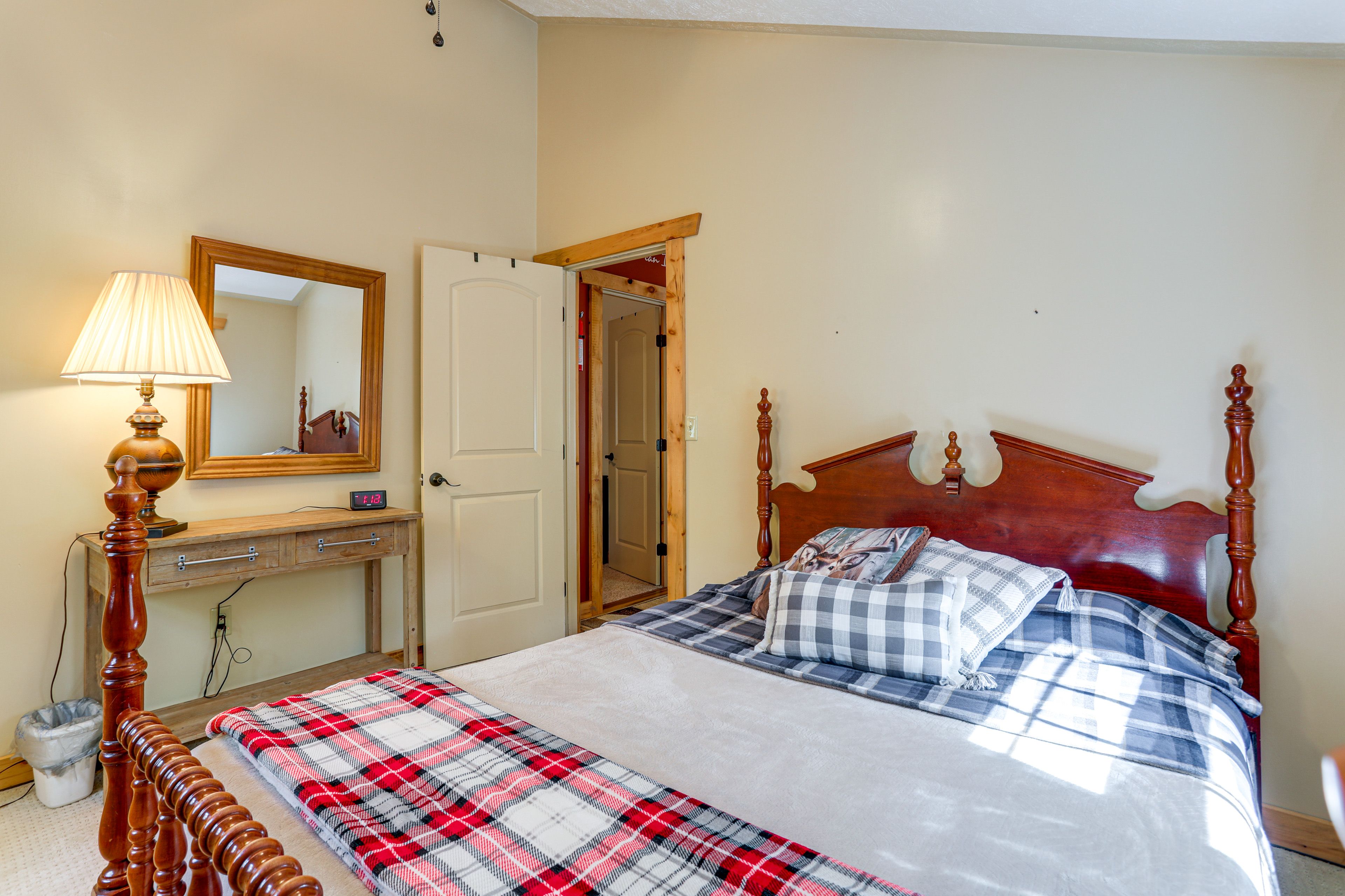 Bedroom 2 | Queen Bed | 2nd Floor