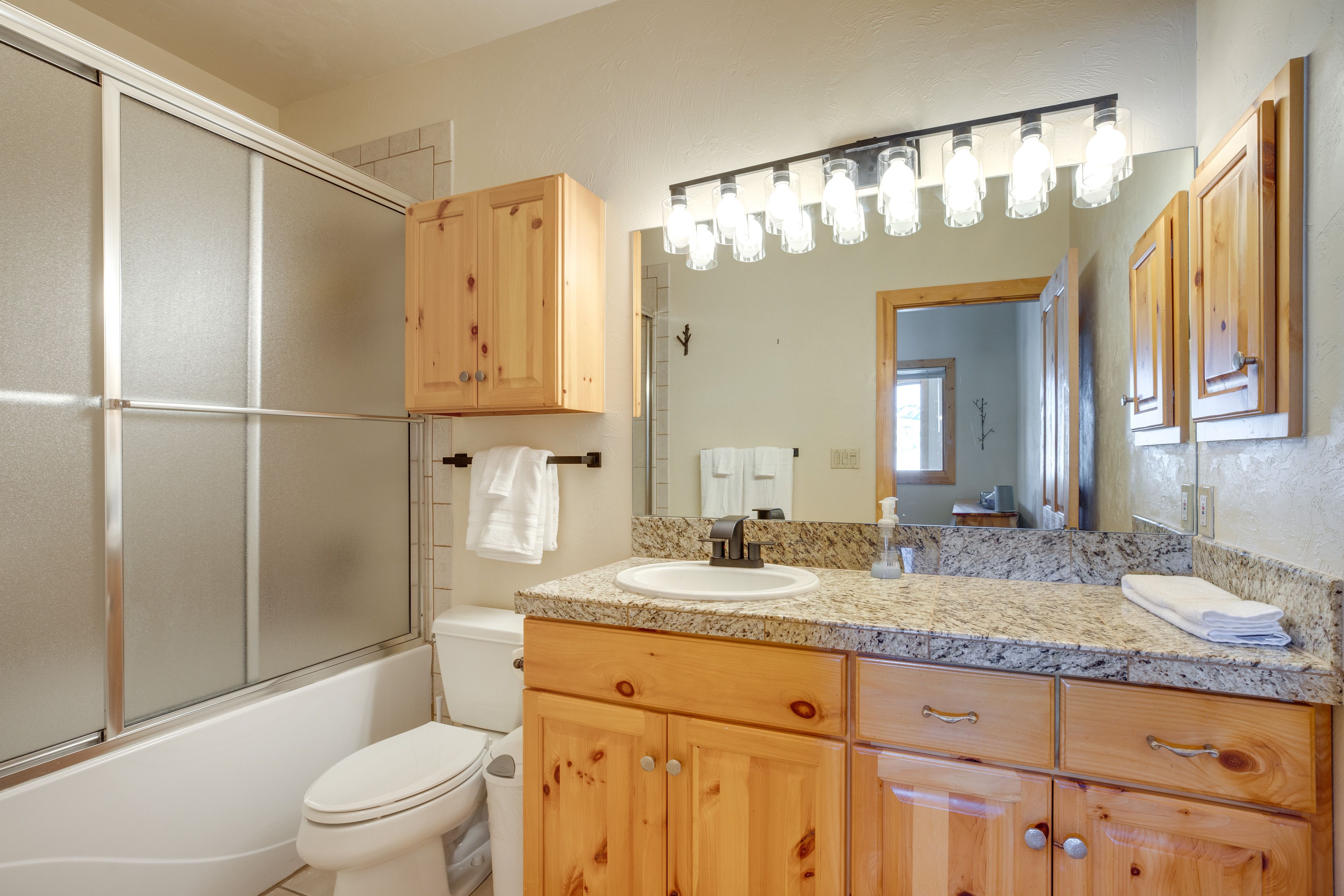 Bathroom | Upper Floor