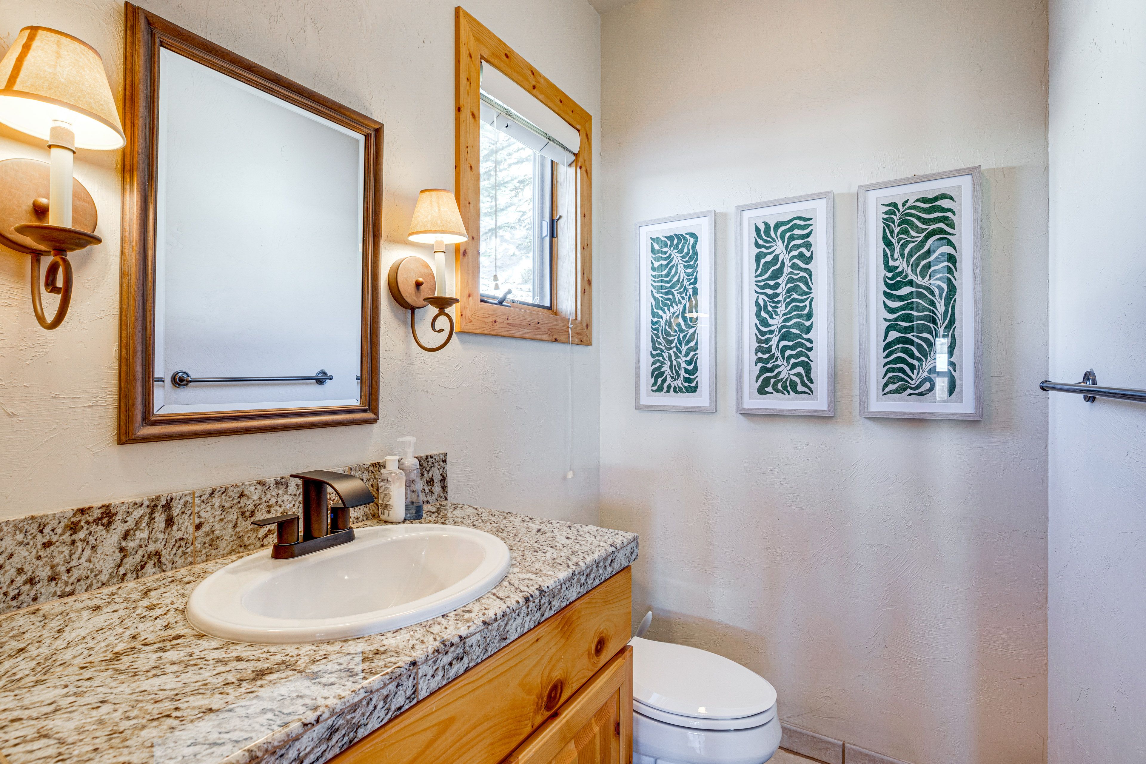 Bathroom | Upper Floor