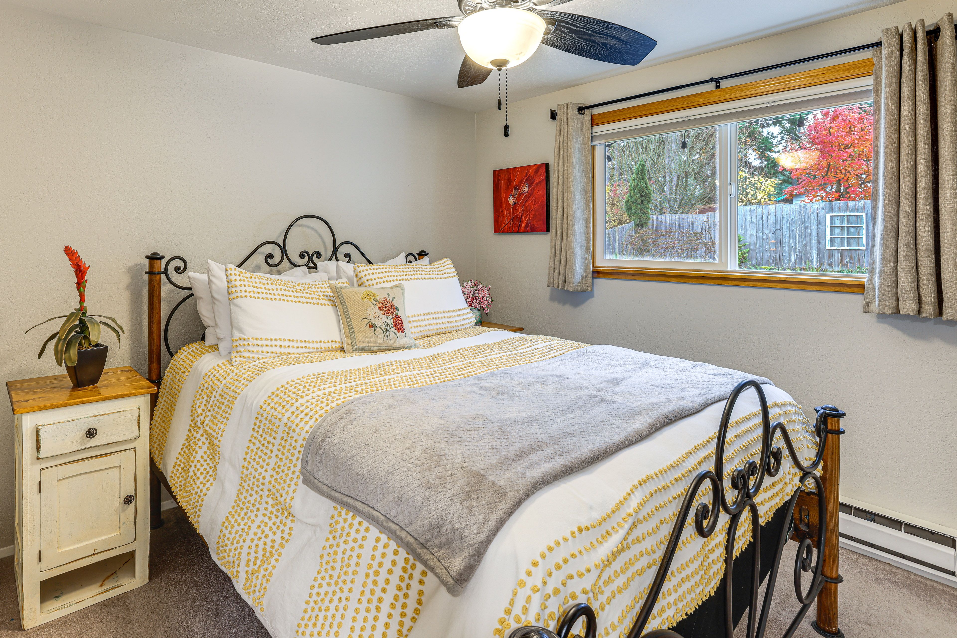 Bedroom 3 | Queen Bed