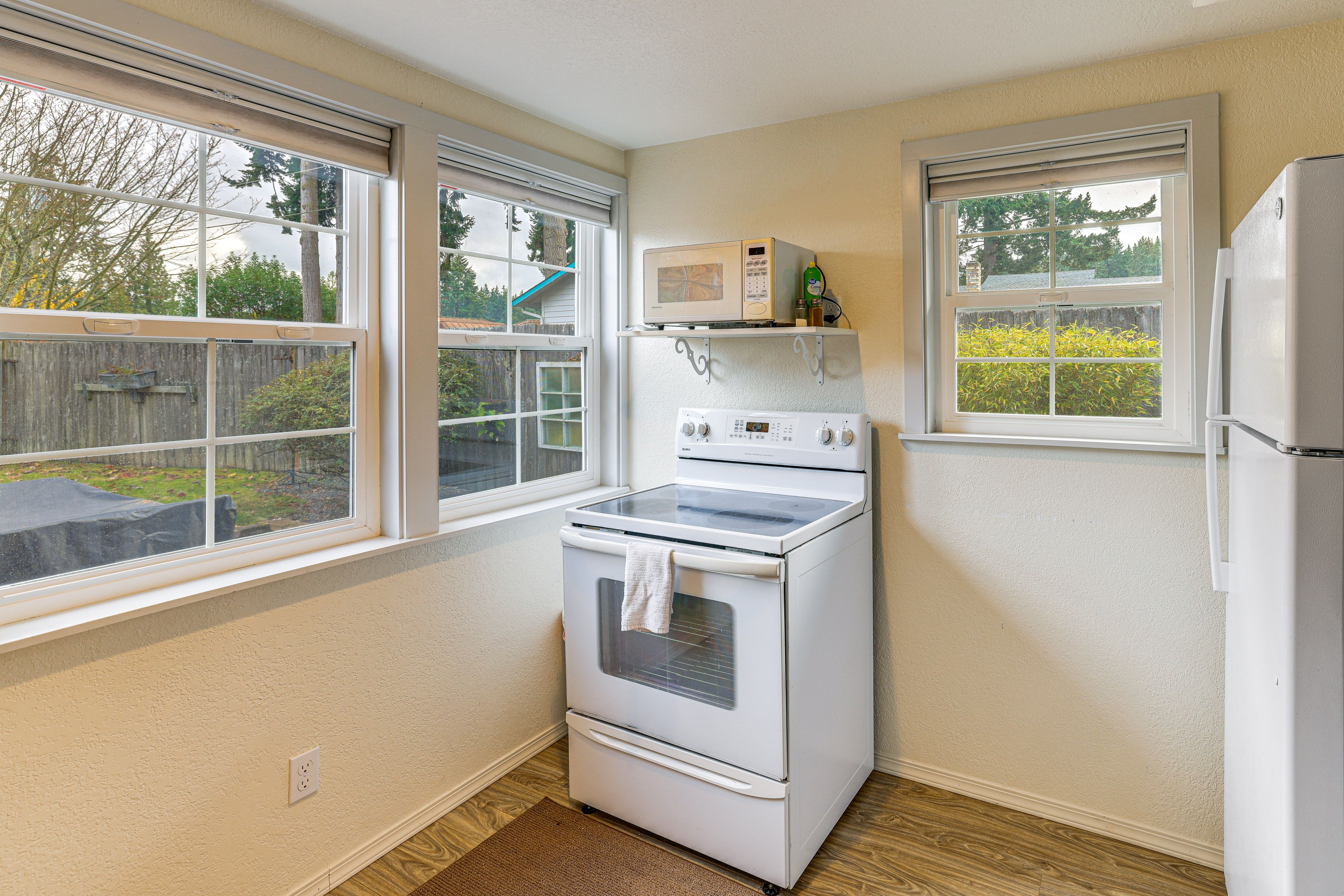 Guest House | Kitchen | Toaster | Trash Bags & Paper Towels