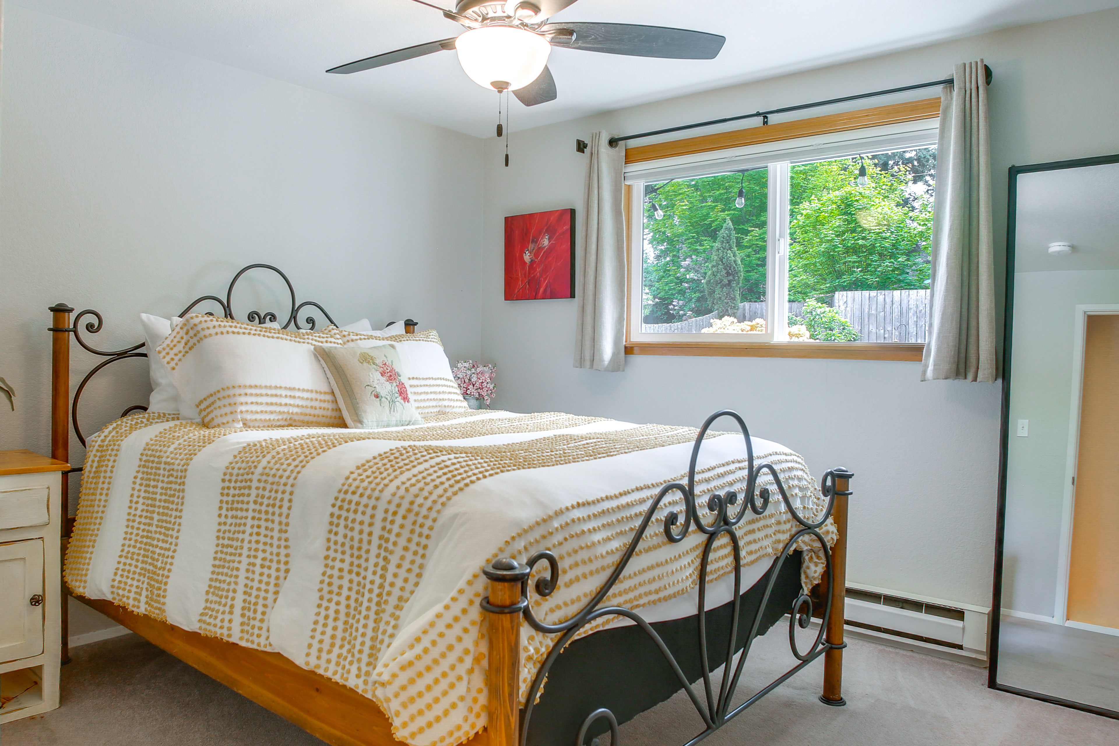 Bedroom 3 | Queen Bed