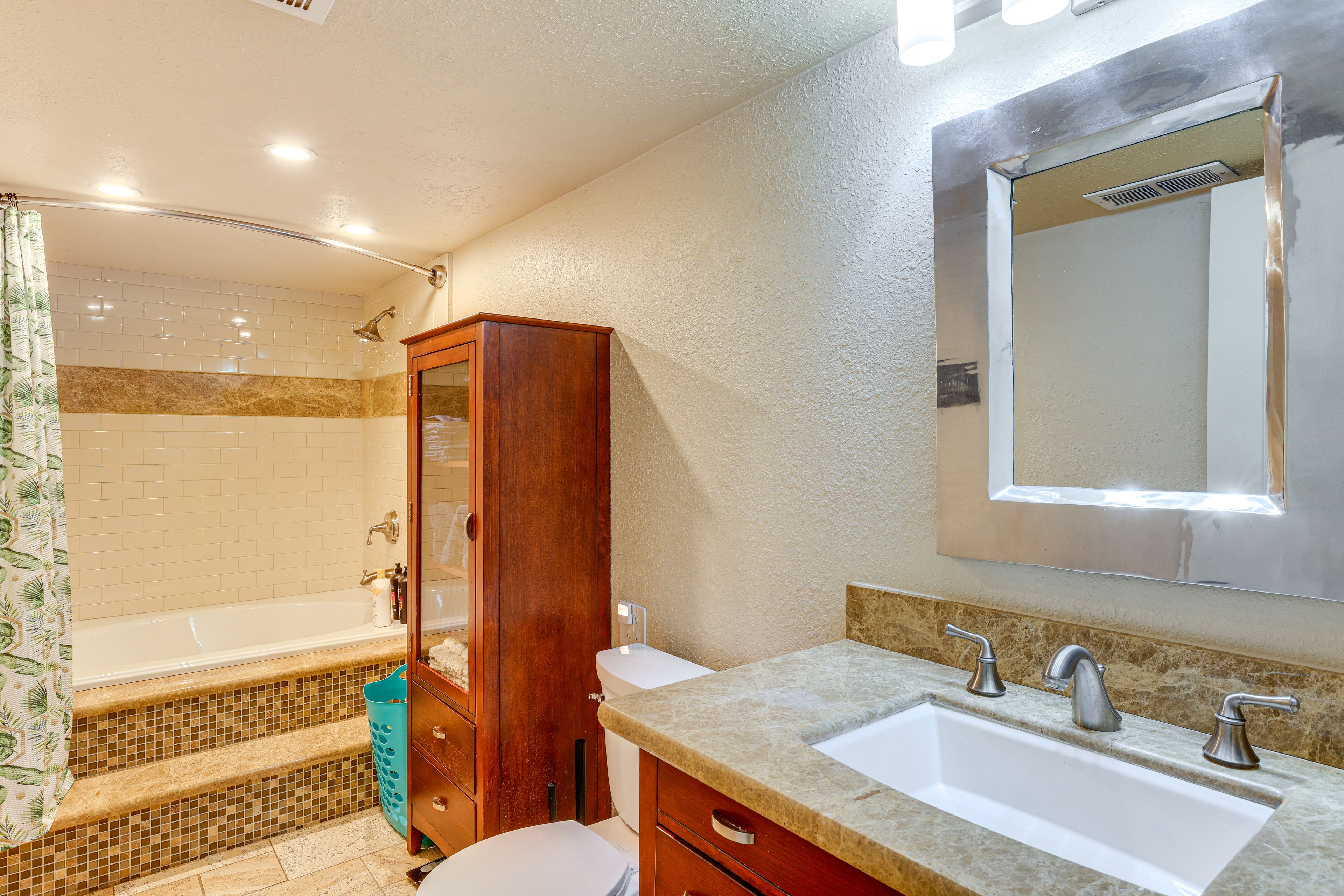 Full Bathroom | Hair Dryer