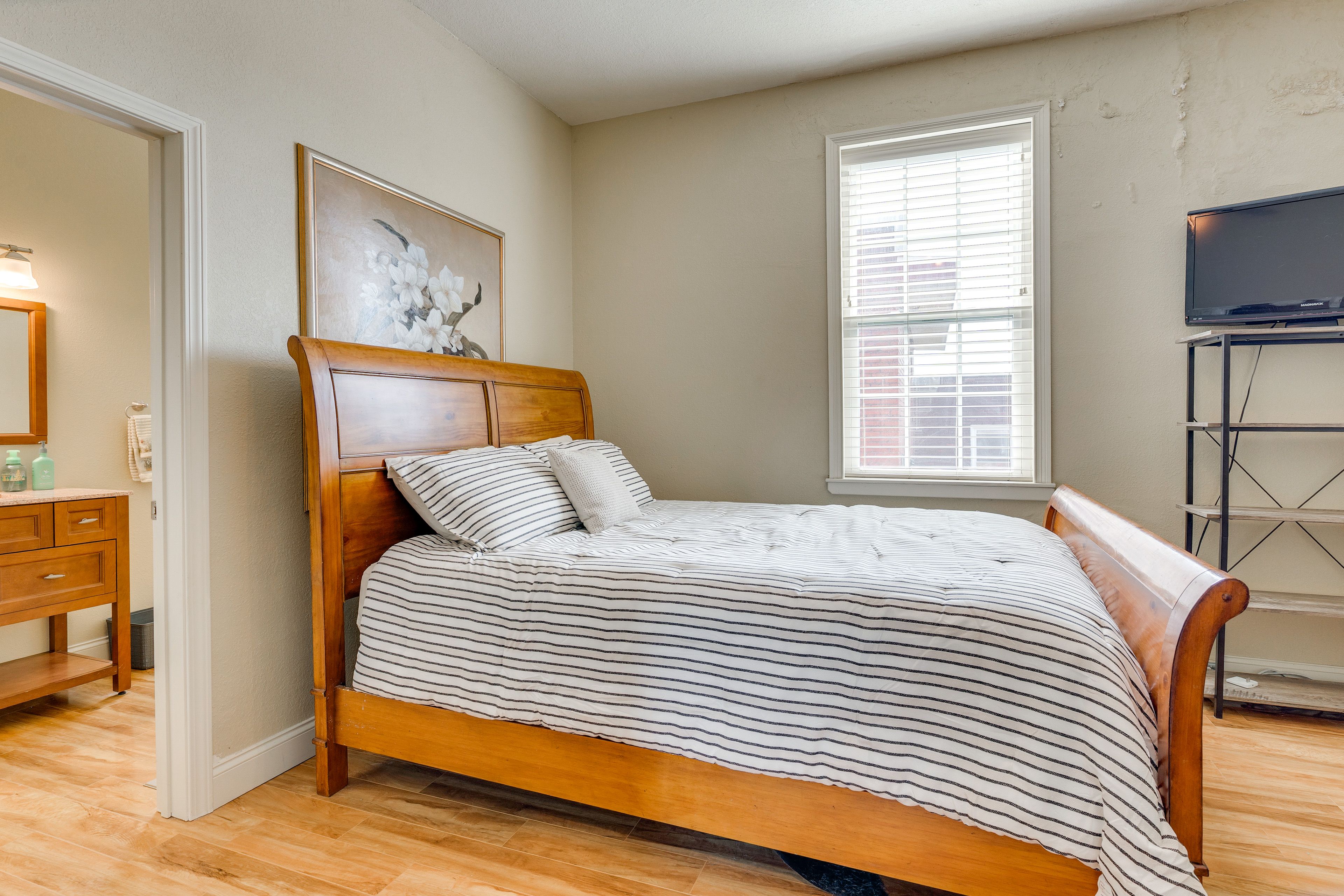 Bedroom 2 | Queen Bed