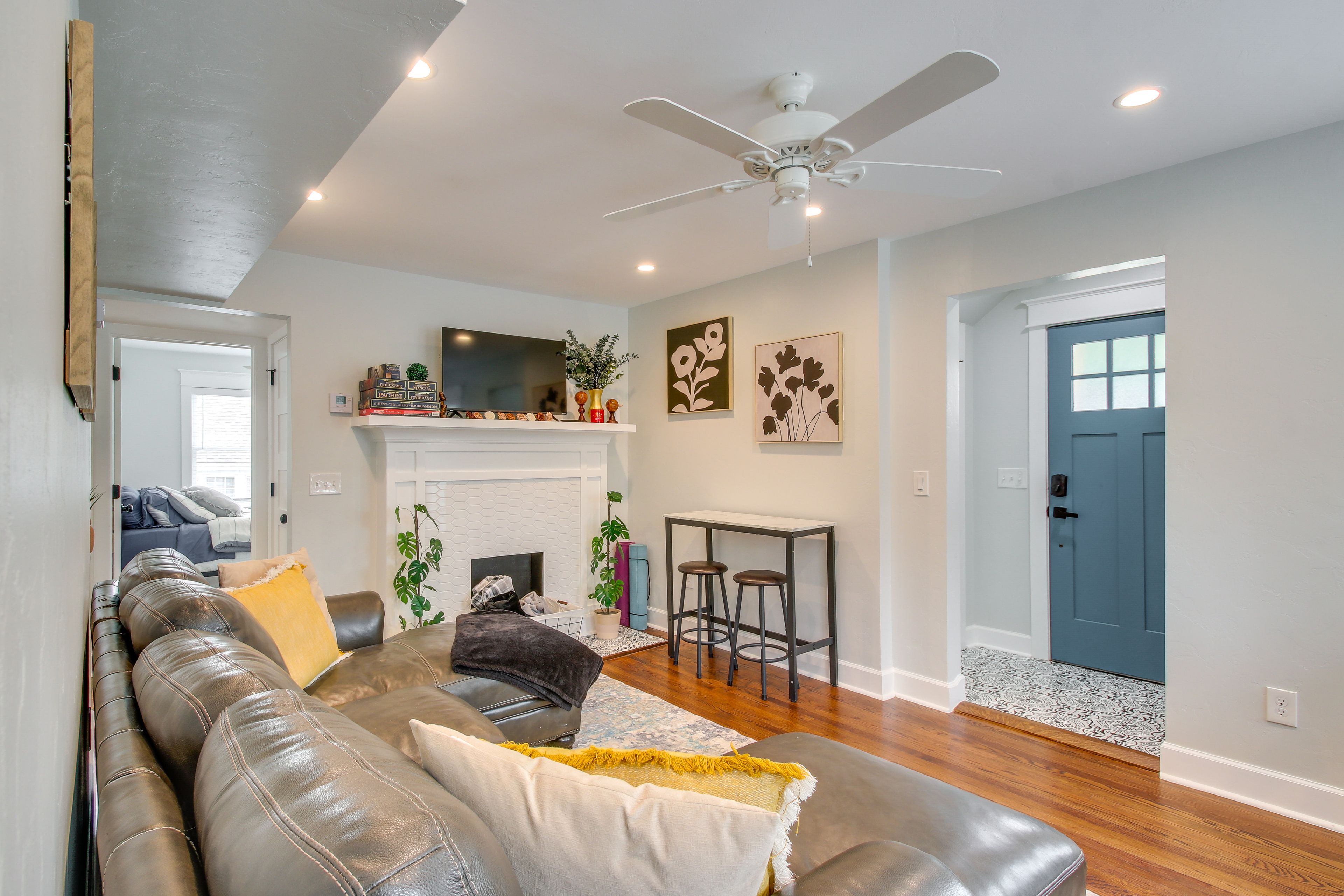 Living Room | Free WiFi | Smart TV | Central A/C | Board Games