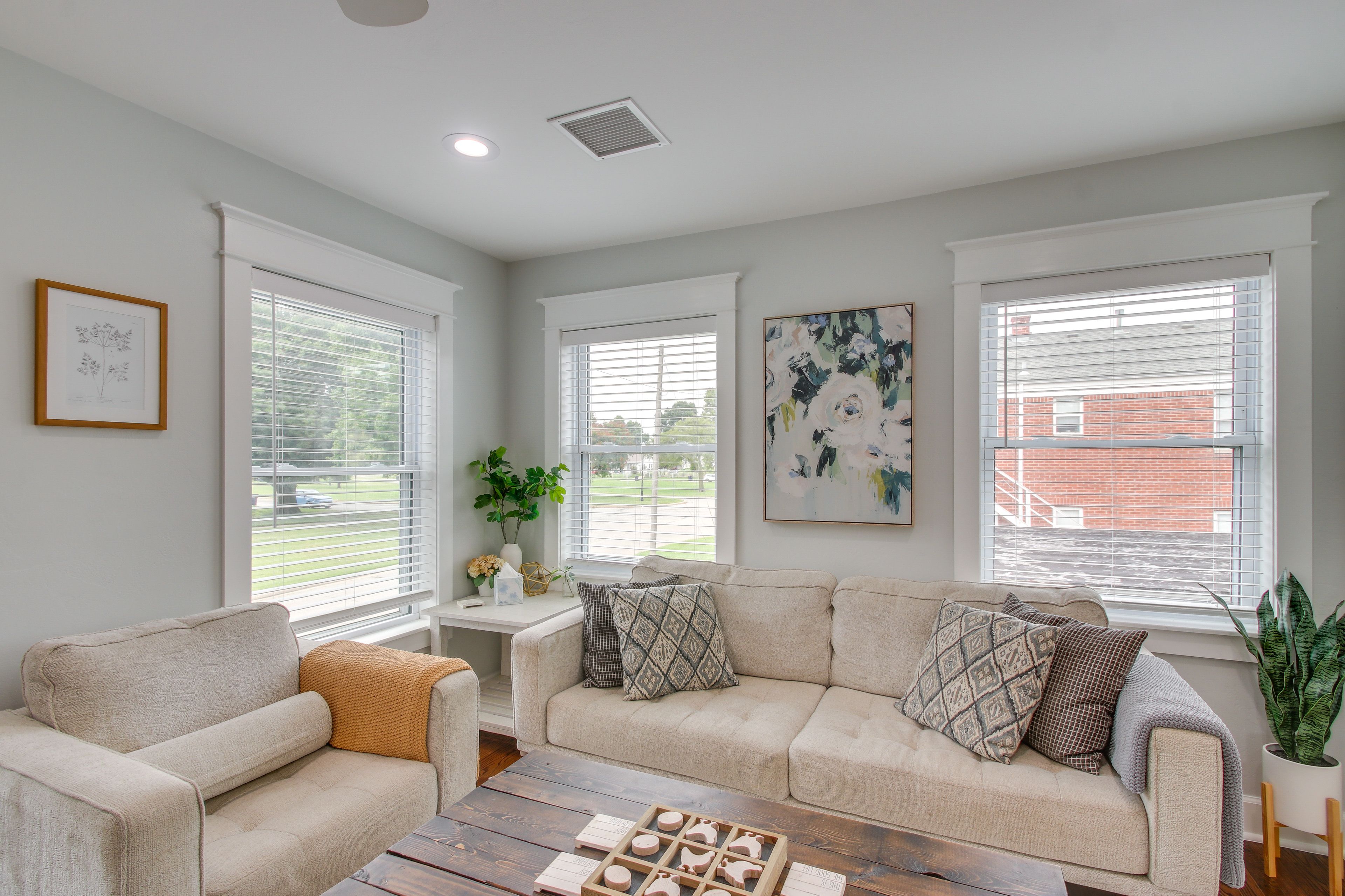 Living Room | Free WiFi | Smart TV | Central A/C