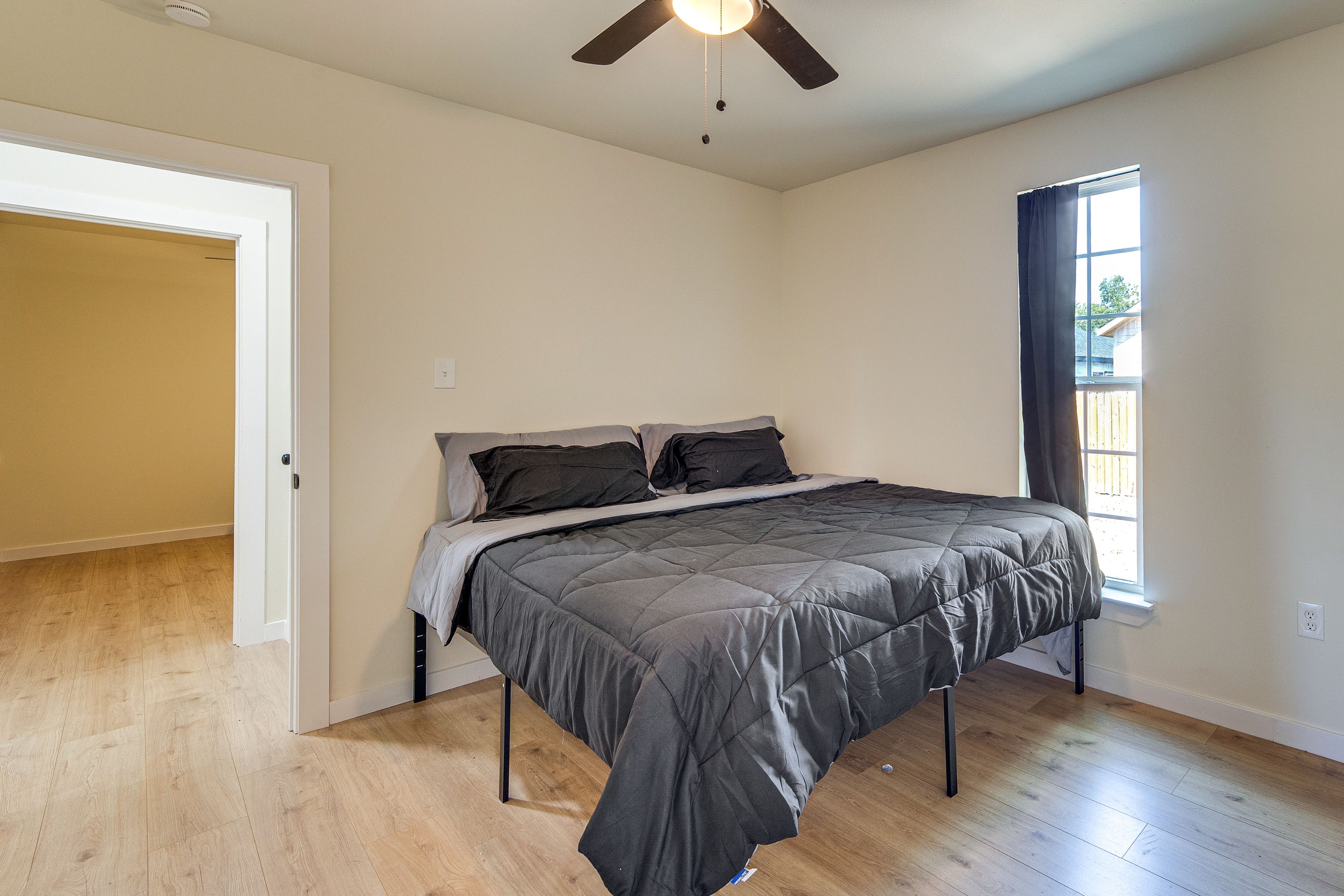 Bedroom 1 | King Bed